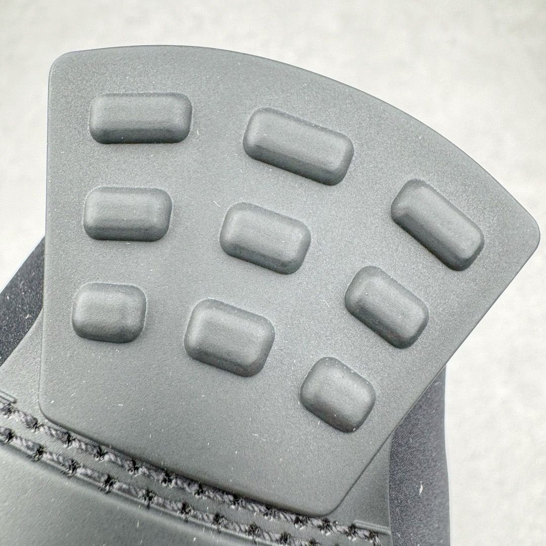 图片[17]-＃lw纯原 Air Jordan AJ4 Retro \\\”Red Thunder\\\” 黑红雷电 CT8527-016 第一梯队最新批次 细节多次校对改良 接近完美 细节达到可过鉴定标准 耗时半年巨作 全套原纸板楦头开发 原厂特供皮料加持 确保原汁原味 完美呈现四代版型 一比一鞋头弧度高度鞋身弧度 数据细节工艺流程均保持原鞋一致 原厂TPU网格鞋带扣 正确内里网布 菱角分明不变形无多余毛边 柔软性质感一致于原鞋 原厂织唛标 原厂飞人电绣工艺 尾指中部跳三针 独家绑鞋带手法 印刷中底布 四线拉帮 米色美纹纸贴合固定 进口港宝加持 后跟自然饱满 全鞋荧光划线卡点 追求极致完美 每一双都是工艺品 多重QC质检 超越公司货的品控标准 实实在在的免检产品 尺码：40 40.5 41 42 42.5 43 44 44.5 45 46 47.5 48.5-选品中心