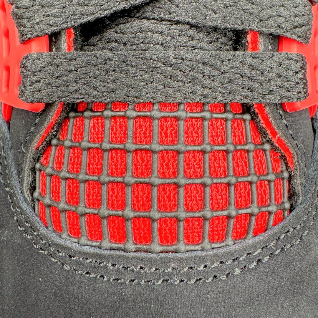 图片[13]-＃lw纯原 Air Jordan AJ4 Retro \\\”Red Thunder\\\” 黑红雷电 CT8527-016 第一梯队最新批次 细节多次校对改良 接近完美 细节达到可过鉴定标准 耗时半年巨作 全套原纸板楦头开发 原厂特供皮料加持 确保原汁原味 完美呈现四代版型 一比一鞋头弧度高度鞋身弧度 数据细节工艺流程均保持原鞋一致 原厂TPU网格鞋带扣 正确内里网布 菱角分明不变形无多余毛边 柔软性质感一致于原鞋 原厂织唛标 原厂飞人电绣工艺 尾指中部跳三针 独家绑鞋带手法 印刷中底布 四线拉帮 米色美纹纸贴合固定 进口港宝加持 后跟自然饱满 全鞋荧光划线卡点 追求极致完美 每一双都是工艺品 多重QC质检 超越公司货的品控标准 实实在在的免检产品 尺码：40 40.5 41 42 42.5 43 44 44.5 45 46 47.5 48.5-选品中心