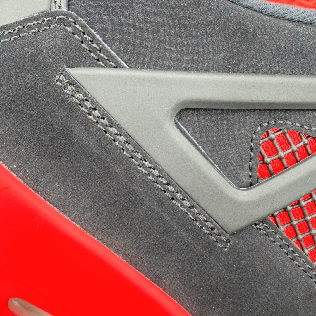 图片[16]-＃lw纯原 Air Jordan AJ4 Retro \\\”Red Thunder\\\” 黑红雷电 CT8527-016 第一梯队最新批次 细节多次校对改良 接近完美 细节达到可过鉴定标准 耗时半年巨作 全套原纸板楦头开发 原厂特供皮料加持 确保原汁原味 完美呈现四代版型 一比一鞋头弧度高度鞋身弧度 数据细节工艺流程均保持原鞋一致 原厂TPU网格鞋带扣 正确内里网布 菱角分明不变形无多余毛边 柔软性质感一致于原鞋 原厂织唛标 原厂飞人电绣工艺 尾指中部跳三针 独家绑鞋带手法 印刷中底布 四线拉帮 米色美纹纸贴合固定 进口港宝加持 后跟自然饱满 全鞋荧光划线卡点 追求极致完美 每一双都是工艺品 多重QC质检 超越公司货的品控标准 实实在在的免检产品 尺码：40 40.5 41 42 42.5 43 44 44.5 45 46 47.5 48.5-选品中心