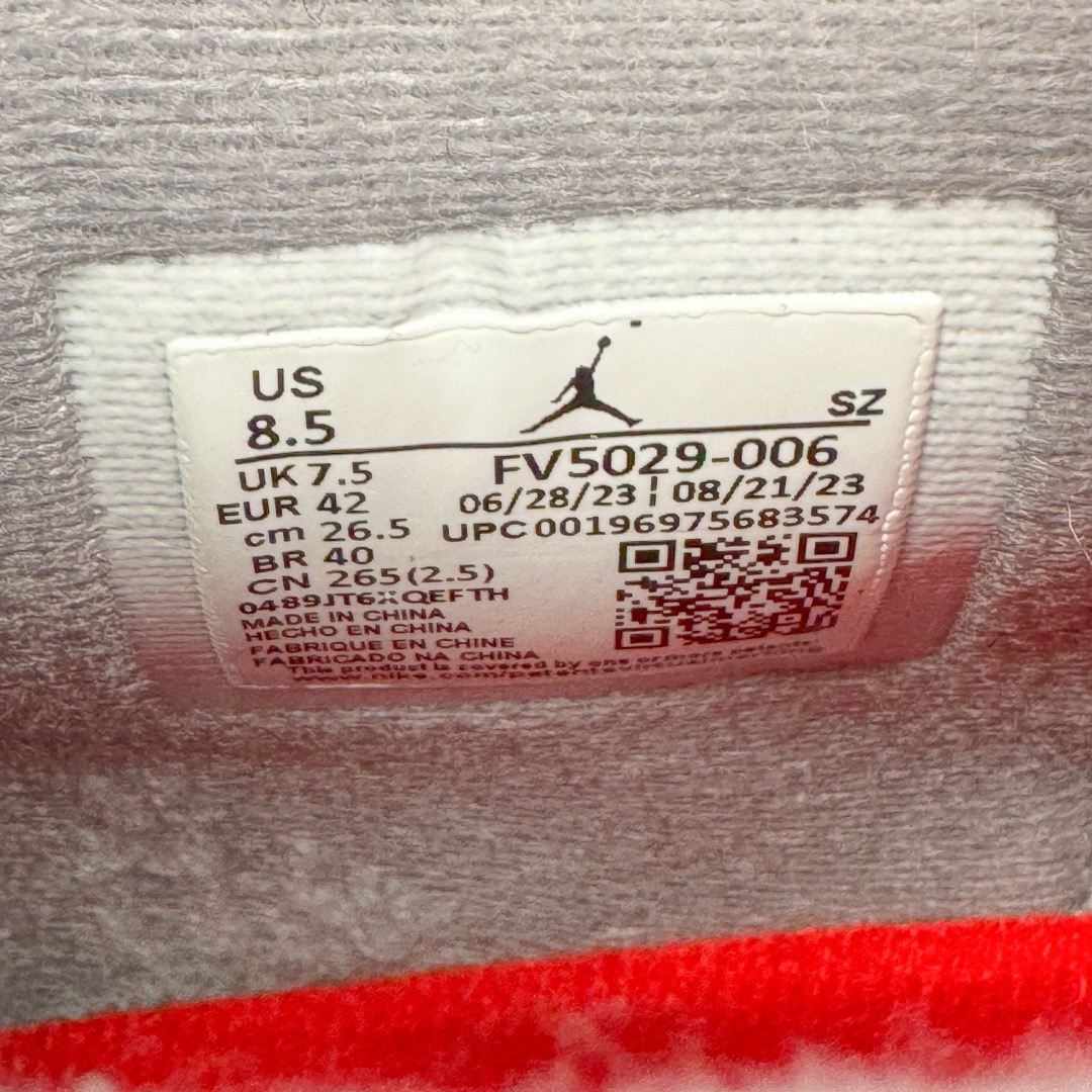 图片[17]-＃lw纯原 Air Jordan AJ4 \\\”Bred Reimagined\\\” 黑红2024 FV5029-006 第一梯队最新批次 细节多次校对改良 接近完美 细节达到可过鉴定标准 耗时半年巨作 全套原纸板楦头开发 原厂特供皮料加持 确保原汁原味 完美呈现四代版型 一比一鞋头弧度高度鞋身弧度 数据细节工艺流程均保持原鞋一致 原厂TPU网格鞋带扣 正确内里网布 菱角分明不变形无多余毛边 柔软性质感一致于原鞋 原厂织唛标 原厂飞人电绣工艺 尾指中部跳三针 独家绑鞋带手法 印刷中底布 四线拉帮 米色美纹纸贴合固定 进口港宝加持 后跟自然饱满 全鞋荧光划线卡点 追求极致完美 每一双都是工艺品 多重QC质检 超越公司货的品控标准 实实在在的免检产品 尺码：40 40.5 41 42 42.5 43 44 44.5 45 46 47.5 48.5-选品中心