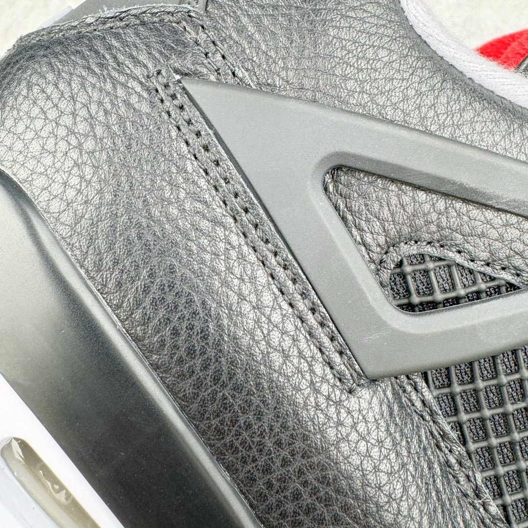 图片[13]-＃lw纯原 Air Jordan AJ4 \\\”Bred Reimagined\\\” 黑红2024 FV5029-006 第一梯队最新批次 细节多次校对改良 接近完美 细节达到可过鉴定标准 耗时半年巨作 全套原纸板楦头开发 原厂特供皮料加持 确保原汁原味 完美呈现四代版型 一比一鞋头弧度高度鞋身弧度 数据细节工艺流程均保持原鞋一致 原厂TPU网格鞋带扣 正确内里网布 菱角分明不变形无多余毛边 柔软性质感一致于原鞋 原厂织唛标 原厂飞人电绣工艺 尾指中部跳三针 独家绑鞋带手法 印刷中底布 四线拉帮 米色美纹纸贴合固定 进口港宝加持 后跟自然饱满 全鞋荧光划线卡点 追求极致完美 每一双都是工艺品 多重QC质检 超越公司货的品控标准 实实在在的免检产品 尺码：40 40.5 41 42 42.5 43 44 44.5 45 46 47.5 48.5-选品中心