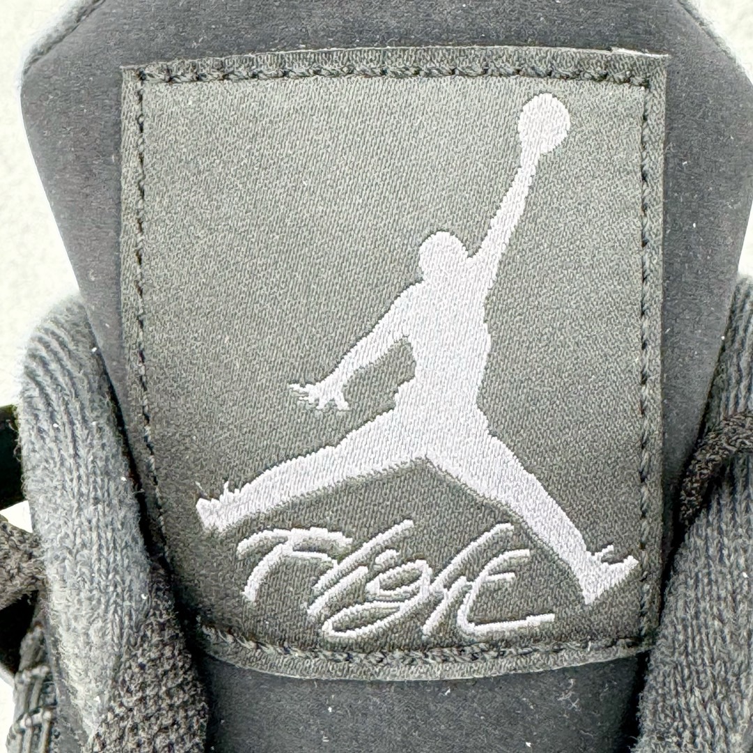 图片[13]-＃lw纯原 Air Jordan AJ4 \\\”black Cat\\\” 黑猫 CU1110-010 第一梯队最新批次 细节多次校对改良 接近完美 细节达到可过鉴定标准 耗时半年巨作 全套原纸板楦头开发 原厂特供皮料加持 确保原汁原味 完美呈现四代版型 一比一鞋头弧度高度鞋身弧度 数据细节工艺流程均保持原鞋一致 原厂TPU网格鞋带扣 正确内里网布 菱角分明不变形无多余毛边 柔软性质感一致于原鞋 原厂织唛标 原厂飞人电绣工艺 尾指中部跳三针 独家绑鞋带手法 印刷中底布 四线拉帮 米色美纹纸贴合固定 进口港宝加持 后跟自然饱满 全鞋荧光划线卡点 追求极致完美 每一双都是工艺品 多重QC质检 超越公司货的品控标准 实实在在的免检产品 尺码：40 40.5 41 42 42.5 43 44 44.5 45 46 47.5 48.5-选品中心