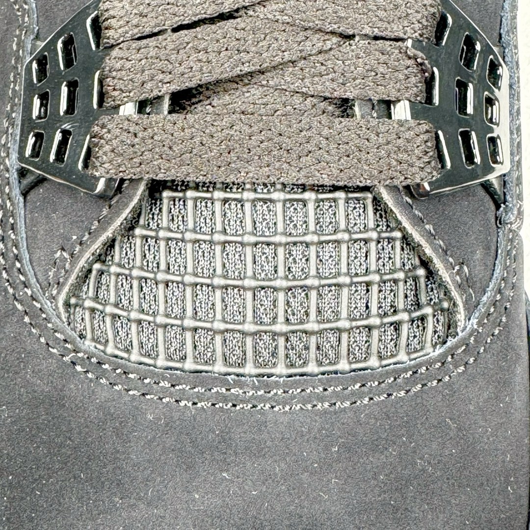 图片[18]-＃lw纯原 Air Jordan AJ4 \\\”black Cat\\\” 黑猫 CU1110-010 第一梯队最新批次 细节多次校对改良 接近完美 细节达到可过鉴定标准 耗时半年巨作 全套原纸板楦头开发 原厂特供皮料加持 确保原汁原味 完美呈现四代版型 一比一鞋头弧度高度鞋身弧度 数据细节工艺流程均保持原鞋一致 原厂TPU网格鞋带扣 正确内里网布 菱角分明不变形无多余毛边 柔软性质感一致于原鞋 原厂织唛标 原厂飞人电绣工艺 尾指中部跳三针 独家绑鞋带手法 印刷中底布 四线拉帮 米色美纹纸贴合固定 进口港宝加持 后跟自然饱满 全鞋荧光划线卡点 追求极致完美 每一双都是工艺品 多重QC质检 超越公司货的品控标准 实实在在的免检产品 尺码：40 40.5 41 42 42.5 43 44 44.5 45 46 47.5 48.5-选品中心