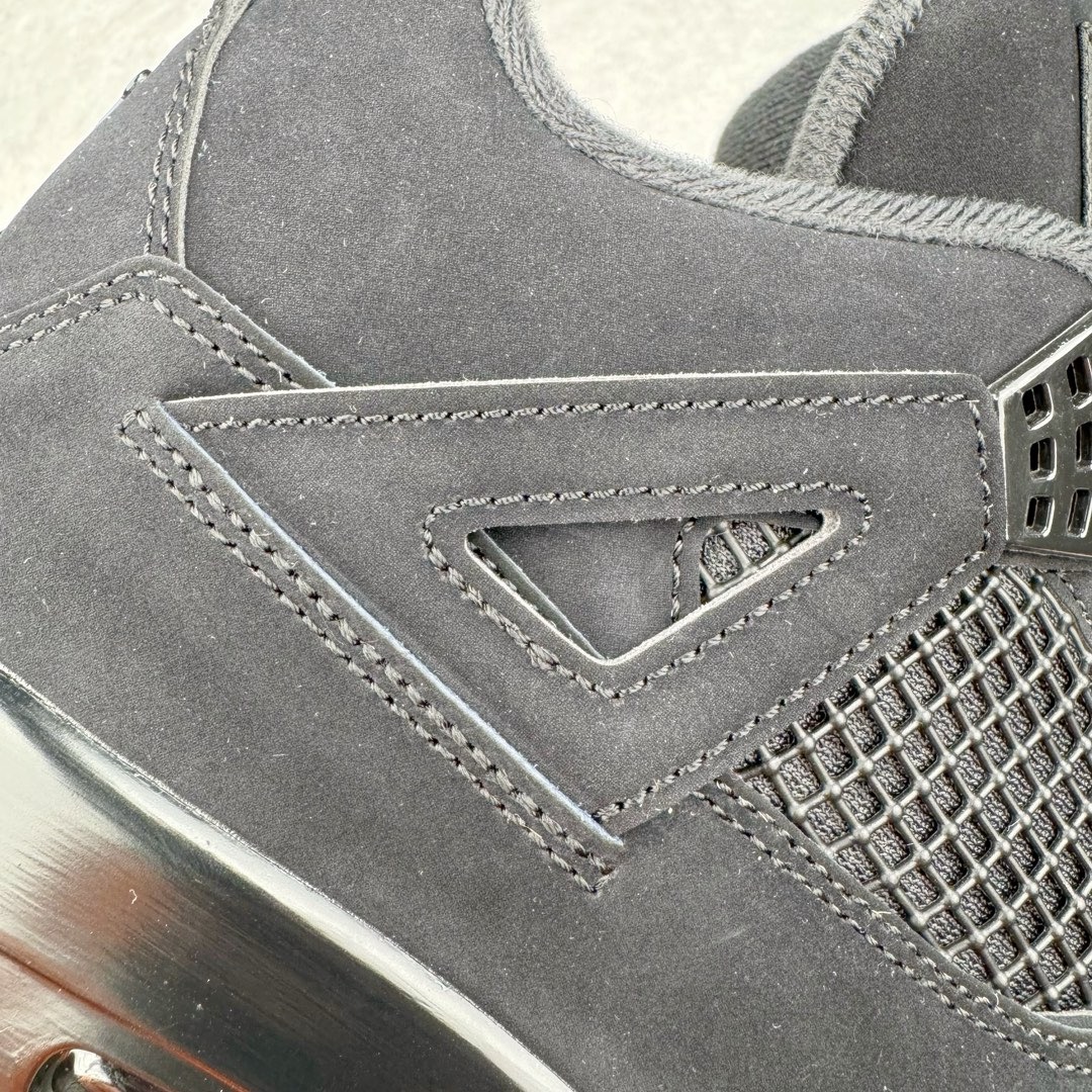 图片[17]-＃lw纯原 Air Jordan AJ4 \\\”black Cat\\\” 黑猫 CU1110-010 第一梯队最新批次 细节多次校对改良 接近完美 细节达到可过鉴定标准 耗时半年巨作 全套原纸板楦头开发 原厂特供皮料加持 确保原汁原味 完美呈现四代版型 一比一鞋头弧度高度鞋身弧度 数据细节工艺流程均保持原鞋一致 原厂TPU网格鞋带扣 正确内里网布 菱角分明不变形无多余毛边 柔软性质感一致于原鞋 原厂织唛标 原厂飞人电绣工艺 尾指中部跳三针 独家绑鞋带手法 印刷中底布 四线拉帮 米色美纹纸贴合固定 进口港宝加持 后跟自然饱满 全鞋荧光划线卡点 追求极致完美 每一双都是工艺品 多重QC质检 超越公司货的品控标准 实实在在的免检产品 尺码：40 40.5 41 42 42.5 43 44 44.5 45 46 47.5 48.5-选品中心