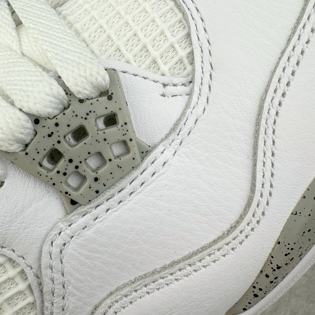 图片[12]-＃lw纯原 Air Jordan AJ4 Retro 白灰奥利奥 CT8527-100 第一梯队最新批次 细节多次校对改良 接近完美 细节达到可过鉴定标准 耗时半年巨作 全套原纸板楦头开发 原厂特供皮料加持 确保原汁原味 完美呈现四代版型 一比一鞋头弧度高度鞋身弧度 数据细节工艺流程均保持原鞋一致 原厂TPU网格鞋带扣 正确内里网布 菱角分明不变形无多余毛边 柔软性质感一致于原鞋 原厂织唛标 原厂飞人电绣工艺 尾指中部跳三针 独家绑鞋带手法 印刷中底布 四线拉帮 米色美纹纸贴合固定 进口港宝加持 后跟自然饱满 全鞋荧光划线卡点 追求极致完美 每一双都是工艺品 多重QC质检 超越公司货的品控标准 实实在在的免检产品 尺码：40 40.5 41 42 42.5 43 44 44.5 45 46 47.5 48.5-选品中心