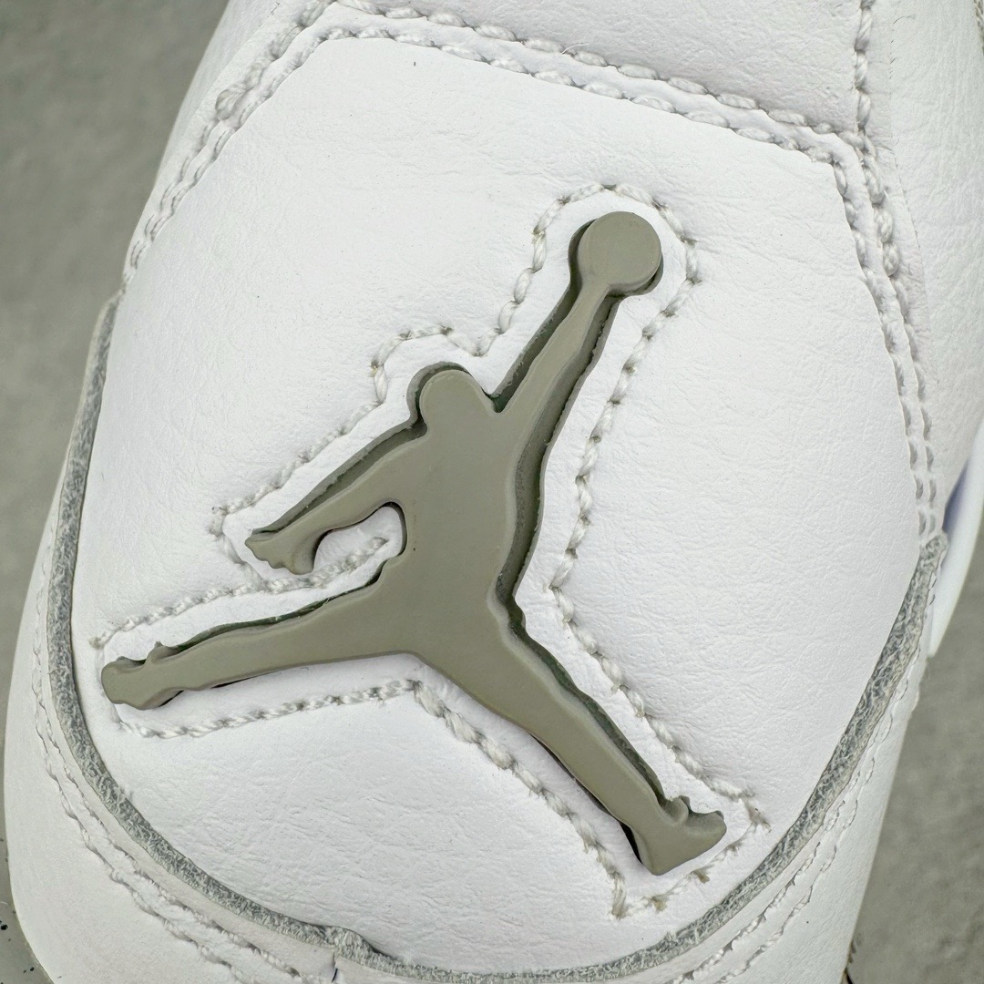 图片[16]-＃lw纯原 Air Jordan AJ4 Retro 白灰奥利奥 CT8527-100 第一梯队最新批次 细节多次校对改良 接近完美 细节达到可过鉴定标准 耗时半年巨作 全套原纸板楦头开发 原厂特供皮料加持 确保原汁原味 完美呈现四代版型 一比一鞋头弧度高度鞋身弧度 数据细节工艺流程均保持原鞋一致 原厂TPU网格鞋带扣 正确内里网布 菱角分明不变形无多余毛边 柔软性质感一致于原鞋 原厂织唛标 原厂飞人电绣工艺 尾指中部跳三针 独家绑鞋带手法 印刷中底布 四线拉帮 米色美纹纸贴合固定 进口港宝加持 后跟自然饱满 全鞋荧光划线卡点 追求极致完美 每一双都是工艺品 多重QC质检 超越公司货的品控标准 实实在在的免检产品 尺码：40 40.5 41 42 42.5 43 44 44.5 45 46 47.5 48.5-选品中心