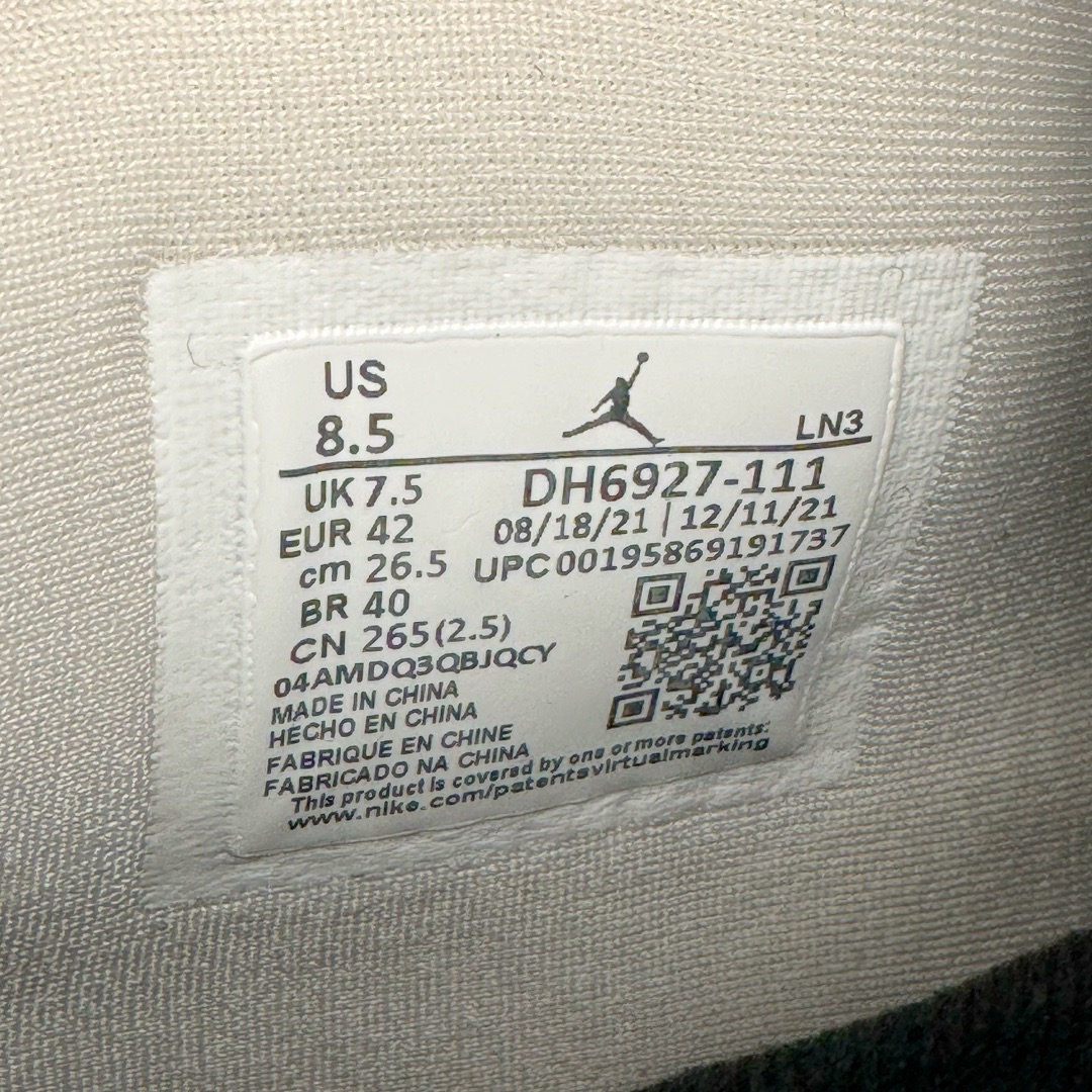 图片[17]-＃lw纯原 Air Jordan AJ4 Retro 小白水泥 DH6927-111 第一梯队最新批次 细节多次校对改良 接近完美 细节达到可过鉴定标准 耗时半年巨作 全套原纸板楦头开发 原厂特供皮料加持 确保原汁原味 完美呈现四代版型 一比一鞋头弧度高度鞋身弧度 数据细节工艺流程均保持原鞋一致 原厂TPU网格鞋带扣 正确内里网布 菱角分明不变形无多余毛边 柔软性质感一致于原鞋 原厂织唛标 原厂飞人电绣工艺 尾指中部跳三针 独家绑鞋带手法 印刷中底布 四线拉帮 米色美纹纸贴合固定 进口港宝加持 后跟自然饱满 全鞋荧光划线卡点 追求极致完美 每一双都是工艺品 多重QC质检 超越公司货的品控标准 实实在在的免检产品 尺码：40 40.5 41 42 42.5 43 44 44.5 45 46 47.5 48.5-选品中心