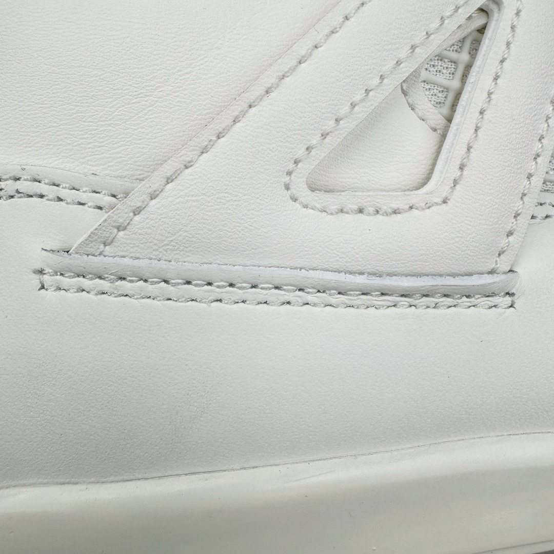 图片[16]-＃lw纯原 Air Jordan AJ4 Retro 盐白金属扣 AQ9129-170 第一梯队最新批次 细节多次校对改良 接近完美 细节达到可过鉴定标准 耗时半年巨作 全套原纸板楦头开发 原厂特供皮料加持 确保原汁原味 完美呈现四代版型 一比一鞋头弧度高度鞋身弧度 数据细节工艺流程均保持原鞋一致 原厂TPU网格鞋带扣 正确内里网布 菱角分明不变形无多余毛边 柔软性质感一致于原鞋 原厂织唛标 原厂飞人电绣工艺 尾指中部跳三针 独家绑鞋带手法 印刷中底布 四线拉帮 米色美纹纸贴合固定 进口港宝加持 后跟自然饱满 全鞋荧光划线卡点 追求极致完美 每一双都是工艺品 多重QC质检 超越公司货的品控标准 实实在在的免检产品 尺码：36 36.5 37.5 38 38.5 39 40 40.5 41 42 42.5 43 44 44.5 45 46 47.5 48.5-选品中心