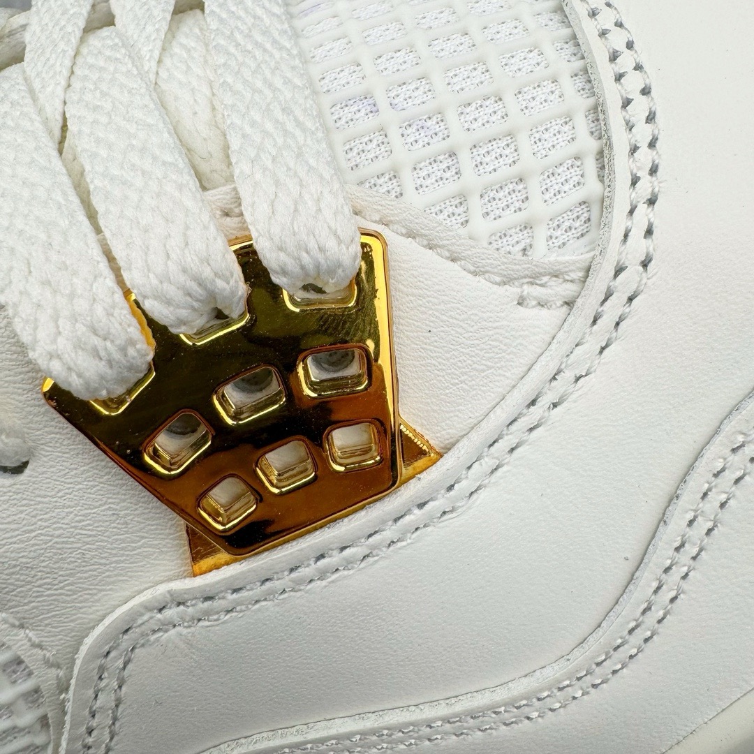 图片[14]-＃lw纯原 Air Jordan AJ4 Retro 盐白金属扣 AQ9129-170 第一梯队最新批次 细节多次校对改良 接近完美 细节达到可过鉴定标准 耗时半年巨作 全套原纸板楦头开发 原厂特供皮料加持 确保原汁原味 完美呈现四代版型 一比一鞋头弧度高度鞋身弧度 数据细节工艺流程均保持原鞋一致 原厂TPU网格鞋带扣 正确内里网布 菱角分明不变形无多余毛边 柔软性质感一致于原鞋 原厂织唛标 原厂飞人电绣工艺 尾指中部跳三针 独家绑鞋带手法 印刷中底布 四线拉帮 米色美纹纸贴合固定 进口港宝加持 后跟自然饱满 全鞋荧光划线卡点 追求极致完美 每一双都是工艺品 多重QC质检 超越公司货的品控标准 实实在在的免检产品 尺码：36 36.5 37.5 38 38.5 39 40 40.5 41 42 42.5 43 44 44.5 45 46 47.5 48.5-选品中心
