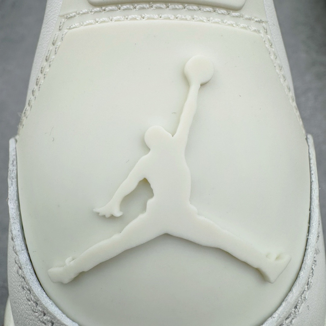 图片[18]-＃lw纯原 Air Jordan AJ4 Retro 盐白金属扣 AQ9129-170 第一梯队最新批次 细节多次校对改良 接近完美 细节达到可过鉴定标准 耗时半年巨作 全套原纸板楦头开发 原厂特供皮料加持 确保原汁原味 完美呈现四代版型 一比一鞋头弧度高度鞋身弧度 数据细节工艺流程均保持原鞋一致 原厂TPU网格鞋带扣 正确内里网布 菱角分明不变形无多余毛边 柔软性质感一致于原鞋 原厂织唛标 原厂飞人电绣工艺 尾指中部跳三针 独家绑鞋带手法 印刷中底布 四线拉帮 米色美纹纸贴合固定 进口港宝加持 后跟自然饱满 全鞋荧光划线卡点 追求极致完美 每一双都是工艺品 多重QC质检 超越公司货的品控标准 实实在在的免检产品 尺码：36 36.5 37.5 38 38.5 39 40 40.5 41 42 42.5 43 44 44.5 45 46 47.5 48.5-选品中心
