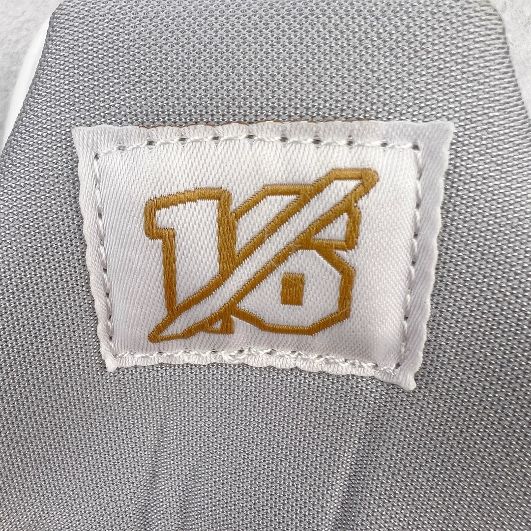 图片[11]-＃K版纯原 NK KD Ⅳ Think 16 杜兰特4代实战篮球鞋 总冠军白蓝 AQ5103-100 绝迹单品 实战神鞋 Sneaker鞋柜必备 为了应杜兰特追求鞋子轻质 包裹强的要求 将轻盈的Hyperfuse 鞋面与Adaptive Fit黏扣带系统完美结合 大大提升了鞋子的包裏性能 同时鞋帮的高度也达到了杜兰特球鞋的新低 极大程度的解放了脚踝 搭配前掌的Zoom气垫 突破响应非常迅速 外底使用了闪电状的纹路设计 暗合杜兰特的称号 鞋底不规则纹路设计 带来良好的抓地力 尺码：40 40.5 41 42 42.5 43 44 44.5 45 46\\r-选品中心