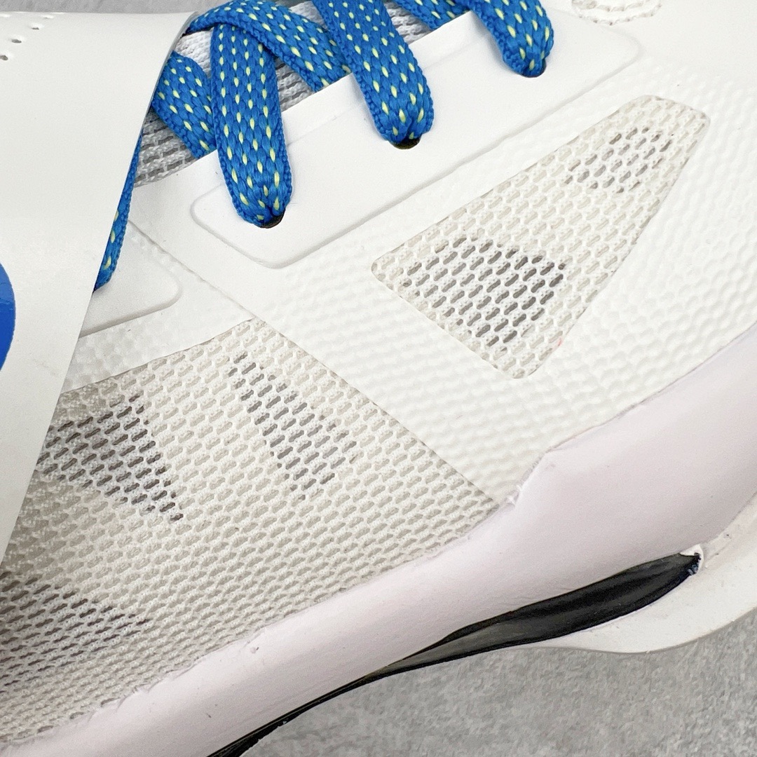 图片[16]-＃K版纯原 NK KD Ⅳ Think 16 杜兰特4代实战篮球鞋 总冠军白蓝 AQ5103-100 绝迹单品 实战神鞋 Sneaker鞋柜必备 为了应杜兰特追求鞋子轻质 包裹强的要求 将轻盈的Hyperfuse 鞋面与Adaptive Fit黏扣带系统完美结合 大大提升了鞋子的包裏性能 同时鞋帮的高度也达到了杜兰特球鞋的新低 极大程度的解放了脚踝 搭配前掌的Zoom气垫 突破响应非常迅速 外底使用了闪电状的纹路设计 暗合杜兰特的称号 鞋底不规则纹路设计 带来良好的抓地力 尺码：40 40.5 41 42 42.5 43 44 44.5 45 46\\r-选品中心