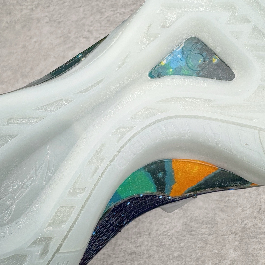 图片[16]-＃K版纯原 NK KD Ⅳ Think 16 杜兰特4代实战篮球鞋 全明星 金属银 520814-001 绝迹单品 实战神鞋 Sneaker鞋柜必备 为了应杜兰特追求鞋子轻质 包裹强的要求 将轻盈的Hyperfuse 鞋面与Adaptive Fit黏扣带系统完美结合 大大提升了鞋子的包裏性能 同时鞋帮的高度也达到了杜兰特球鞋的新低 极大程度的解放了脚踝 搭配前掌的Zoom气垫 突破响应非常迅速 外底使用了闪电状的纹路设计 暗合杜兰特的称号 鞋底不规则纹路设计 带来良好的抓地力 尺码：40 40.5 41 42 42.5 43 44 44.5 45 46\\r-选品中心