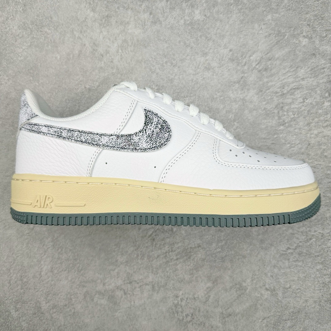 图片[7]-＃奥莱Zp订单福利 NK Air Force 1´07 Low 空军一号低帮百搭休闲运动板鞋 DQ7569-102 独家渠道 市面未流通批次 奥莱直播间499 599一样的东西 碾压市面现存所有版本 公司一样的东西 超值回馈 帮你省钱 支持各种鉴定 柔软、弹性十足的缓震性能和出色的中底设计 横跨复古与现代的外型结合 造就出风靡全球三十多年的Force 1 直到今天还深受青睐 尺码：36 36.5 37.5 38 38.5 39 40 40.5 41 42 42.5 43 44 44.5-选品中心