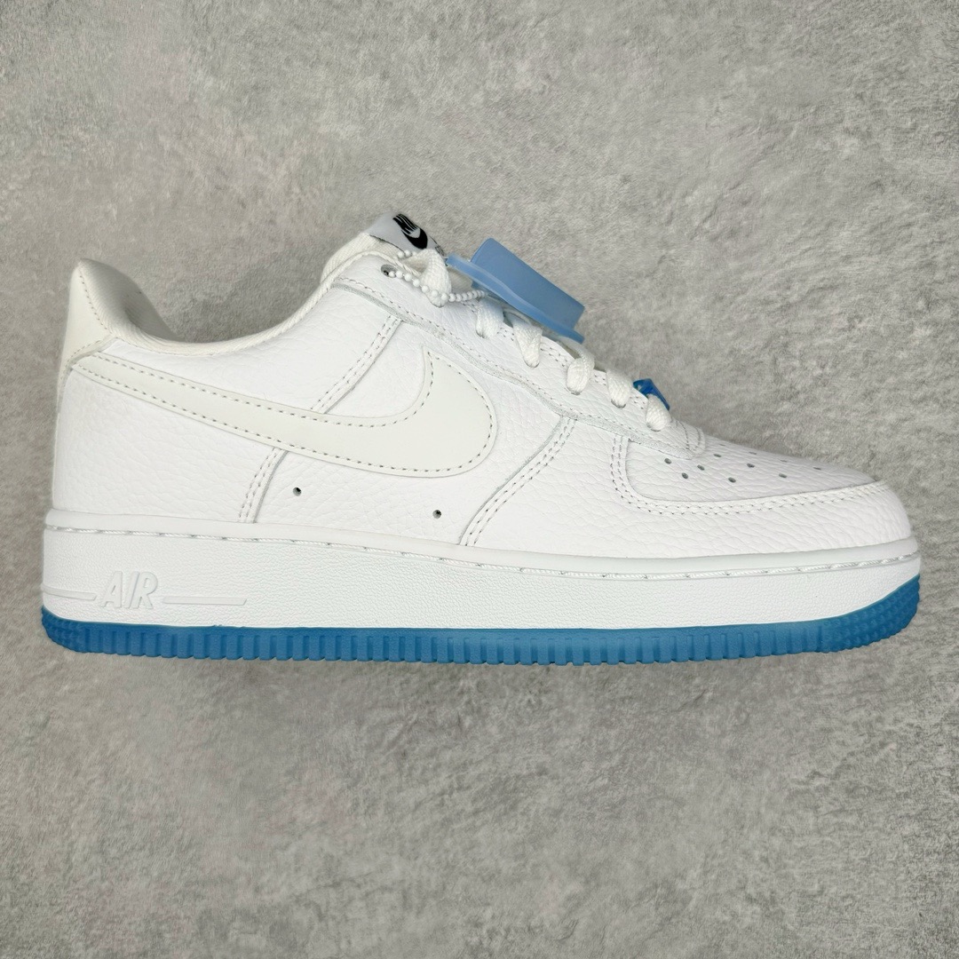 图片[6]-＃奥莱Zp订单福利 NK Air Force 1´07 Low 空军一号低帮百搭休闲运动板鞋 DQ7569-102 独家渠道 市面未流通批次 奥莱直播间499 599一样的东西 碾压市面现存所有版本 公司一样的东西 超值回馈 帮你省钱 支持各种鉴定 柔软、弹性十足的缓震性能和出色的中底设计 横跨复古与现代的外型结合 造就出风靡全球三十多年的Force 1 直到今天还深受青睐 尺码：36 36.5 37.5 38 38.5 39 40 40.5 41 42 42.5 43 44 44.5-选品中心