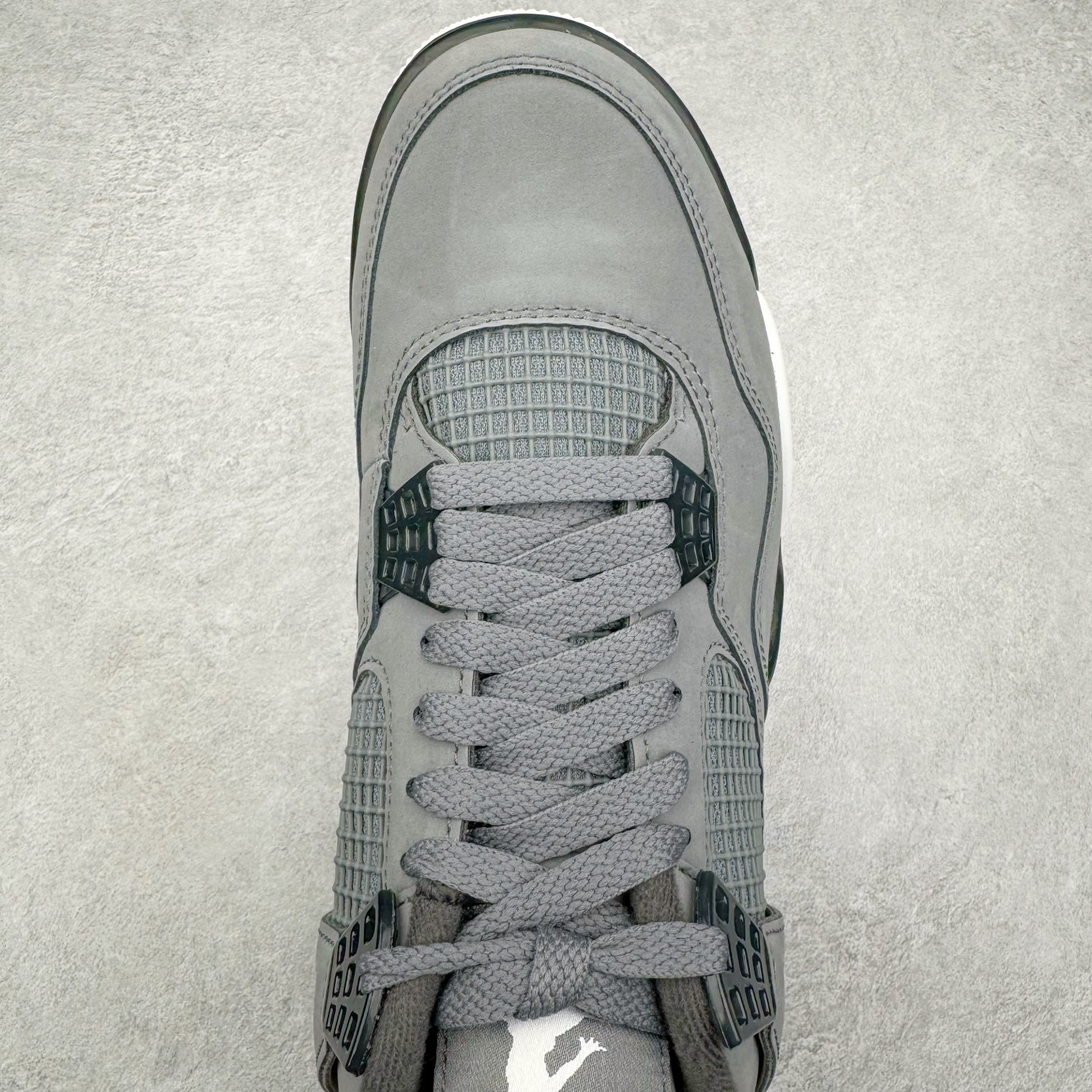 图片[4]-＃GX Air Jordan AJ4 Retro \\\”Cool Grey\\\” 老鼠灰 酷灰 308497-007 圈内最强四代 独家外贸特供尺码含 45.5 49.5 50.5 耗时半年巨作 全套原纸板楦头开发 原厂特供皮料加持 确保原汁原味 完美呈现四代版型 一比一鞋头弧度高度鞋身弧度 数据细节工艺流程均保持原鞋一致 原厂TPU网格鞋带扣 正确内里网布 菱角分明不变形无多余毛边 柔软性质感一致于原鞋 市场唯一原厂鞋扣模具 背面可见隐藏注塑口 原厂织唛标 原厂飞人电绣工艺 尾指中部跳三针 独家绑鞋带手法 印刷中底布 四线拉帮 米色美纹纸贴合固定 进口港宝加持 后跟自然饱满 全鞋荧光划线卡点 追求极致完美 每一双都是工艺品 多重QC质检 超越公司货的品控标准 实实在在的免检产品 尺码：40 40.5 41 42 42.5 43 44 44.5 45 45.5 46 47.5 48.5 49.5 50.5-选品中心