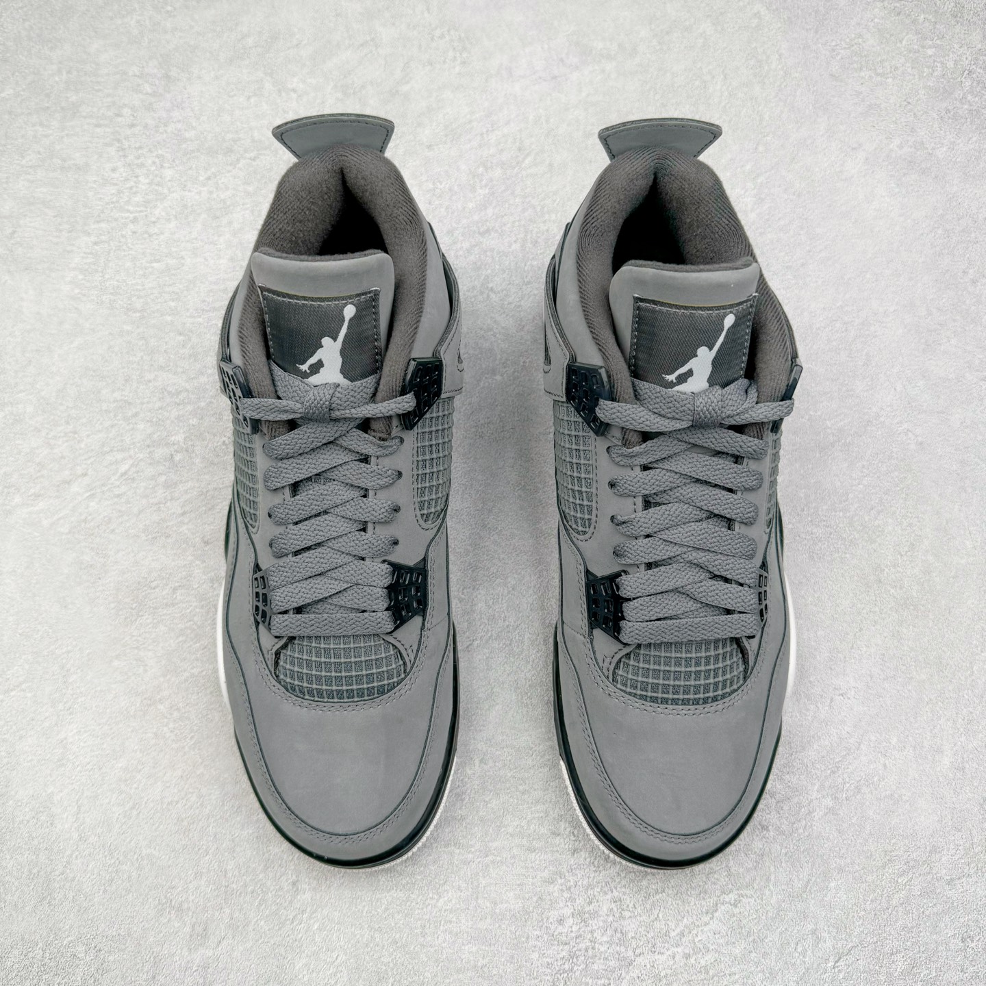 图片[2]-＃GX Air Jordan AJ4 Retro \\\”Cool Grey\\\” 老鼠灰 酷灰 308497-007 圈内最强四代 独家外贸特供尺码含 45.5 49.5 50.5 耗时半年巨作 全套原纸板楦头开发 原厂特供皮料加持 确保原汁原味 完美呈现四代版型 一比一鞋头弧度高度鞋身弧度 数据细节工艺流程均保持原鞋一致 原厂TPU网格鞋带扣 正确内里网布 菱角分明不变形无多余毛边 柔软性质感一致于原鞋 市场唯一原厂鞋扣模具 背面可见隐藏注塑口 原厂织唛标 原厂飞人电绣工艺 尾指中部跳三针 独家绑鞋带手法 印刷中底布 四线拉帮 米色美纹纸贴合固定 进口港宝加持 后跟自然饱满 全鞋荧光划线卡点 追求极致完美 每一双都是工艺品 多重QC质检 超越公司货的品控标准 实实在在的免检产品 尺码：40 40.5 41 42 42.5 43 44 44.5 45 45.5 46 47.5 48.5 49.5 50.5-选品中心
