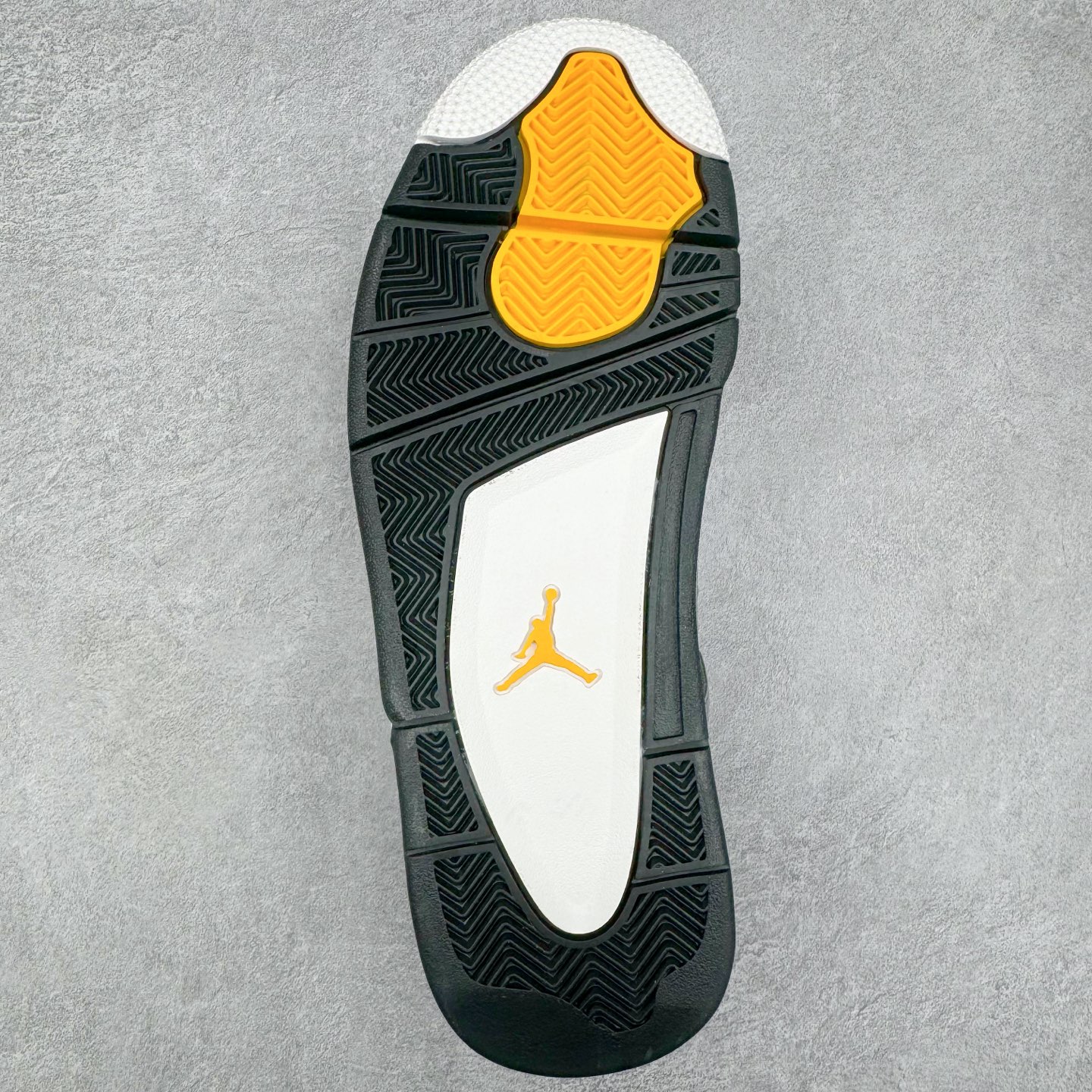 图片[9]-＃GX Air Jordan AJ4 Retro \\\”Cool Grey\\\” 老鼠灰 酷灰 308497-007 圈内最强四代 独家外贸特供尺码含 45.5 49.5 50.5 耗时半年巨作 全套原纸板楦头开发 原厂特供皮料加持 确保原汁原味 完美呈现四代版型 一比一鞋头弧度高度鞋身弧度 数据细节工艺流程均保持原鞋一致 原厂TPU网格鞋带扣 正确内里网布 菱角分明不变形无多余毛边 柔软性质感一致于原鞋 市场唯一原厂鞋扣模具 背面可见隐藏注塑口 原厂织唛标 原厂飞人电绣工艺 尾指中部跳三针 独家绑鞋带手法 印刷中底布 四线拉帮 米色美纹纸贴合固定 进口港宝加持 后跟自然饱满 全鞋荧光划线卡点 追求极致完美 每一双都是工艺品 多重QC质检 超越公司货的品控标准 实实在在的免检产品 尺码：40 40.5 41 42 42.5 43 44 44.5 45 45.5 46 47.5 48.5 49.5 50.5-选品中心