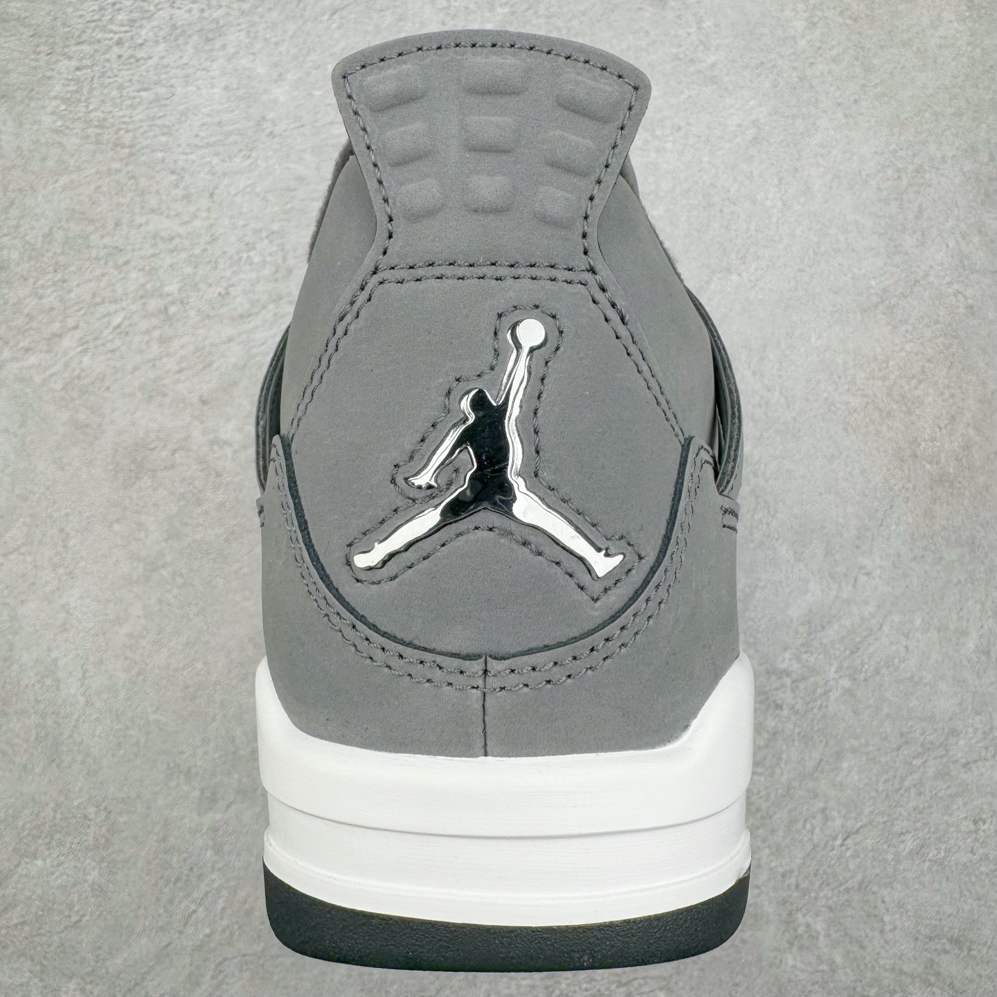图片[8]-＃GX Air Jordan AJ4 Retro \\\”Cool Grey\\\” 老鼠灰 酷灰 308497-007 圈内最强四代 独家外贸特供尺码含 45.5 49.5 50.5 耗时半年巨作 全套原纸板楦头开发 原厂特供皮料加持 确保原汁原味 完美呈现四代版型 一比一鞋头弧度高度鞋身弧度 数据细节工艺流程均保持原鞋一致 原厂TPU网格鞋带扣 正确内里网布 菱角分明不变形无多余毛边 柔软性质感一致于原鞋 市场唯一原厂鞋扣模具 背面可见隐藏注塑口 原厂织唛标 原厂飞人电绣工艺 尾指中部跳三针 独家绑鞋带手法 印刷中底布 四线拉帮 米色美纹纸贴合固定 进口港宝加持 后跟自然饱满 全鞋荧光划线卡点 追求极致完美 每一双都是工艺品 多重QC质检 超越公司货的品控标准 实实在在的免检产品 尺码：40 40.5 41 42 42.5 43 44 44.5 45 45.5 46 47.5 48.5 49.5 50.5-选品中心