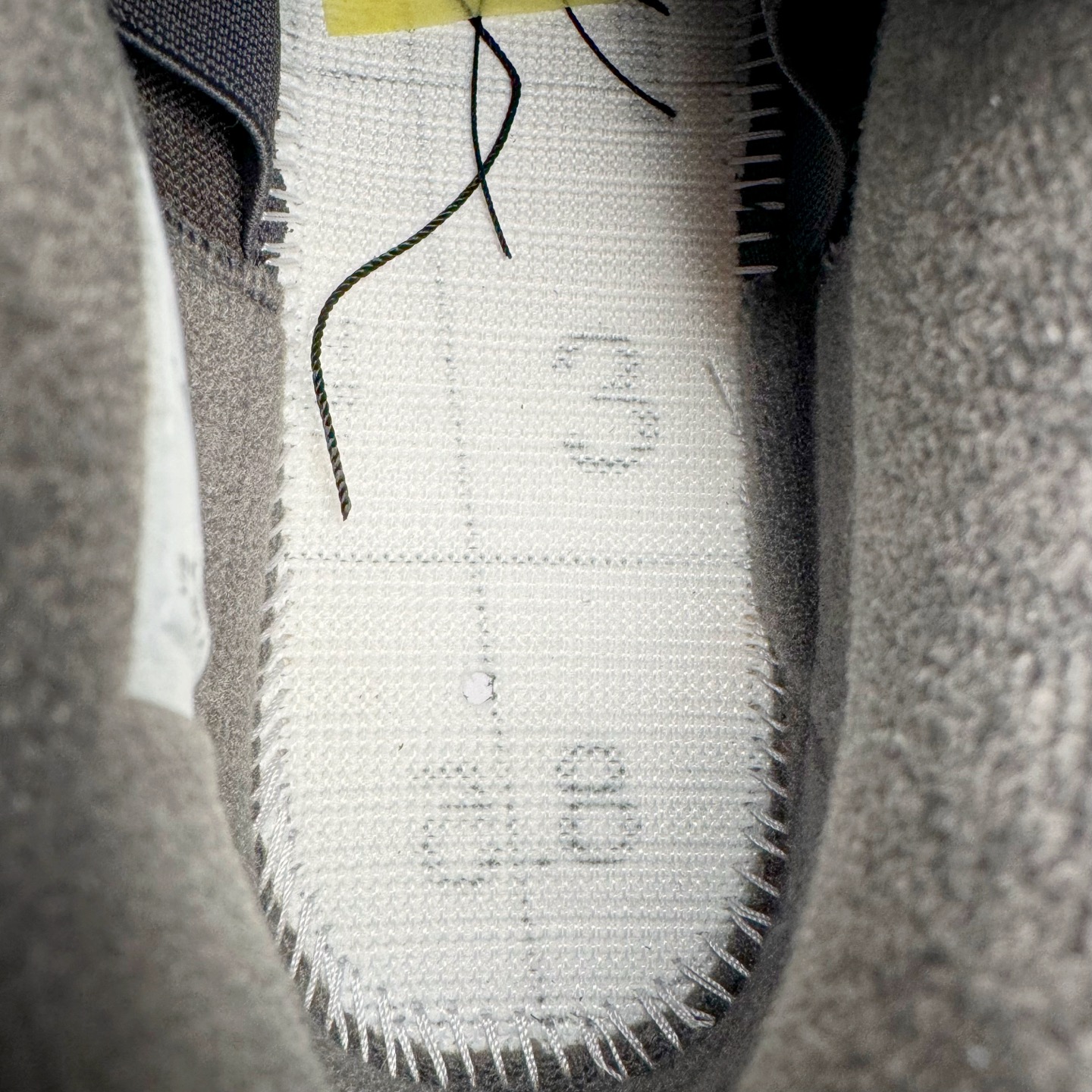 图片[22]-＃GX Air Jordan AJ4 Retro \\\”Cool Grey\\\” 老鼠灰 酷灰 308497-007 圈内最强四代 独家外贸特供尺码含 45.5 49.5 50.5 耗时半年巨作 全套原纸板楦头开发 原厂特供皮料加持 确保原汁原味 完美呈现四代版型 一比一鞋头弧度高度鞋身弧度 数据细节工艺流程均保持原鞋一致 原厂TPU网格鞋带扣 正确内里网布 菱角分明不变形无多余毛边 柔软性质感一致于原鞋 市场唯一原厂鞋扣模具 背面可见隐藏注塑口 原厂织唛标 原厂飞人电绣工艺 尾指中部跳三针 独家绑鞋带手法 印刷中底布 四线拉帮 米色美纹纸贴合固定 进口港宝加持 后跟自然饱满 全鞋荧光划线卡点 追求极致完美 每一双都是工艺品 多重QC质检 超越公司货的品控标准 实实在在的免检产品 尺码：40 40.5 41 42 42.5 43 44 44.5 45 45.5 46 47.5 48.5 49.5 50.5-选品中心