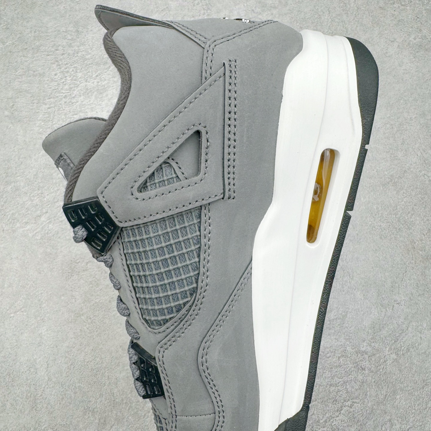 图片[6]-＃GX Air Jordan AJ4 Retro \\\”Cool Grey\\\” 老鼠灰 酷灰 308497-007 圈内最强四代 独家外贸特供尺码含 45.5 49.5 50.5 耗时半年巨作 全套原纸板楦头开发 原厂特供皮料加持 确保原汁原味 完美呈现四代版型 一比一鞋头弧度高度鞋身弧度 数据细节工艺流程均保持原鞋一致 原厂TPU网格鞋带扣 正确内里网布 菱角分明不变形无多余毛边 柔软性质感一致于原鞋 市场唯一原厂鞋扣模具 背面可见隐藏注塑口 原厂织唛标 原厂飞人电绣工艺 尾指中部跳三针 独家绑鞋带手法 印刷中底布 四线拉帮 米色美纹纸贴合固定 进口港宝加持 后跟自然饱满 全鞋荧光划线卡点 追求极致完美 每一双都是工艺品 多重QC质检 超越公司货的品控标准 实实在在的免检产品 尺码：40 40.5 41 42 42.5 43 44 44.5 45 45.5 46 47.5 48.5 49.5 50.5-选品中心