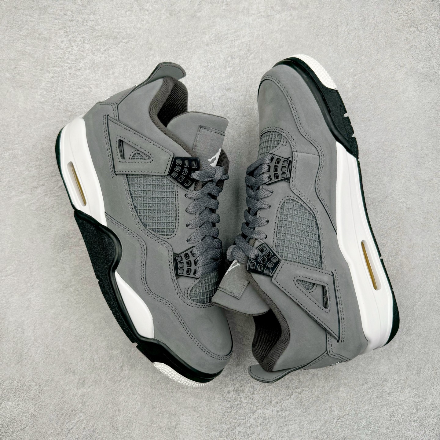 图片[3]-＃GX Air Jordan AJ4 Retro \\\”Cool Grey\\\” 老鼠灰 酷灰 308497-007 圈内最强四代 独家外贸特供尺码含 45.5 49.5 50.5 耗时半年巨作 全套原纸板楦头开发 原厂特供皮料加持 确保原汁原味 完美呈现四代版型 一比一鞋头弧度高度鞋身弧度 数据细节工艺流程均保持原鞋一致 原厂TPU网格鞋带扣 正确内里网布 菱角分明不变形无多余毛边 柔软性质感一致于原鞋 市场唯一原厂鞋扣模具 背面可见隐藏注塑口 原厂织唛标 原厂飞人电绣工艺 尾指中部跳三针 独家绑鞋带手法 印刷中底布 四线拉帮 米色美纹纸贴合固定 进口港宝加持 后跟自然饱满 全鞋荧光划线卡点 追求极致完美 每一双都是工艺品 多重QC质检 超越公司货的品控标准 实实在在的免检产品 尺码：40 40.5 41 42 42.5 43 44 44.5 45 45.5 46 47.5 48.5 49.5 50.5-选品中心