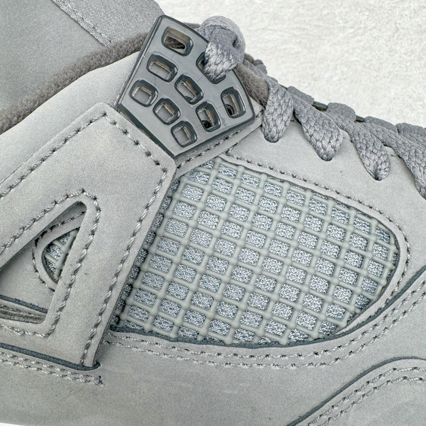 图片[12]-＃GX Air Jordan AJ4 Retro \\\”Cool Grey\\\” 老鼠灰 酷灰 308497-007 圈内最强四代 独家外贸特供尺码含 45.5 49.5 50.5 耗时半年巨作 全套原纸板楦头开发 原厂特供皮料加持 确保原汁原味 完美呈现四代版型 一比一鞋头弧度高度鞋身弧度 数据细节工艺流程均保持原鞋一致 原厂TPU网格鞋带扣 正确内里网布 菱角分明不变形无多余毛边 柔软性质感一致于原鞋 市场唯一原厂鞋扣模具 背面可见隐藏注塑口 原厂织唛标 原厂飞人电绣工艺 尾指中部跳三针 独家绑鞋带手法 印刷中底布 四线拉帮 米色美纹纸贴合固定 进口港宝加持 后跟自然饱满 全鞋荧光划线卡点 追求极致完美 每一双都是工艺品 多重QC质检 超越公司货的品控标准 实实在在的免检产品 尺码：40 40.5 41 42 42.5 43 44 44.5 45 45.5 46 47.5 48.5 49.5 50.5-选品中心