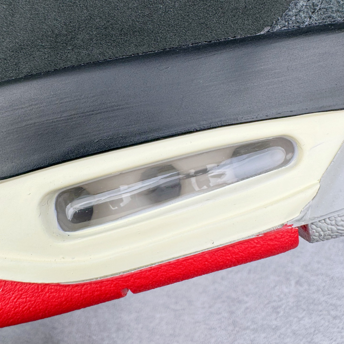 图片[13]-＃GX Air Jordan AJ4 Rare Air Laser 稀有空气 黑蓝红 FV5029-003 圈内最强四代 独家外贸特供尺码含 45.5 49.5 50.5 耗时半年巨作 全套原纸板楦头开发 原厂特供皮料加持 确保原汁原味 完美呈现四代版型 一比一鞋头弧度高度鞋身弧度 数据细节工艺流程均保持原鞋一致 原厂TPU网格鞋带扣 正确内里网布 菱角分明不变形无多余毛边 柔软性质感一致于原鞋 市场唯一原厂鞋扣模具 背面可见隐藏注塑口 原厂织唛标 原厂飞人电绣工艺 尾指中部跳三针 独家绑鞋带手法 印刷中底布 四线拉帮 米色美纹纸贴合固定 进口港宝加持 后跟自然饱满 全鞋荧光划线卡点 追求极致完美 每一双都是工艺品 多重QC质检 超越公司货的品控标准 实实在在的免检产品 尺码：40 40.5 41 42 42.5 43 44 44.5 45 45.5 46 47.5 48.5 49.5 50.5-选品中心