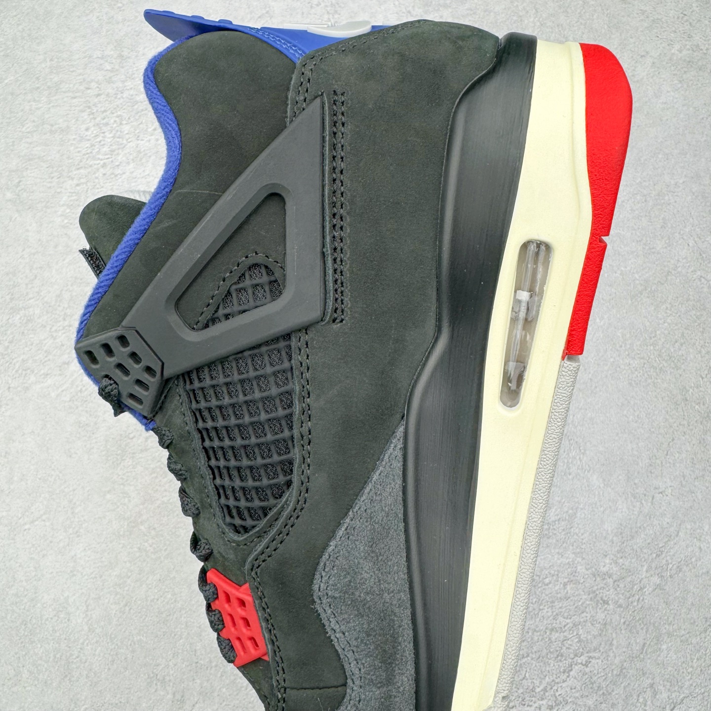 图片[7]-＃GX Air Jordan AJ4 Rare Air Laser 稀有空气 黑蓝红 FV5029-003 圈内最强四代 独家外贸特供尺码含 45.5 49.5 50.5 耗时半年巨作 全套原纸板楦头开发 原厂特供皮料加持 确保原汁原味 完美呈现四代版型 一比一鞋头弧度高度鞋身弧度 数据细节工艺流程均保持原鞋一致 原厂TPU网格鞋带扣 正确内里网布 菱角分明不变形无多余毛边 柔软性质感一致于原鞋 市场唯一原厂鞋扣模具 背面可见隐藏注塑口 原厂织唛标 原厂飞人电绣工艺 尾指中部跳三针 独家绑鞋带手法 印刷中底布 四线拉帮 米色美纹纸贴合固定 进口港宝加持 后跟自然饱满 全鞋荧光划线卡点 追求极致完美 每一双都是工艺品 多重QC质检 超越公司货的品控标准 实实在在的免检产品 尺码：40 40.5 41 42 42.5 43 44 44.5 45 45.5 46 47.5 48.5 49.5 50.5-选品中心