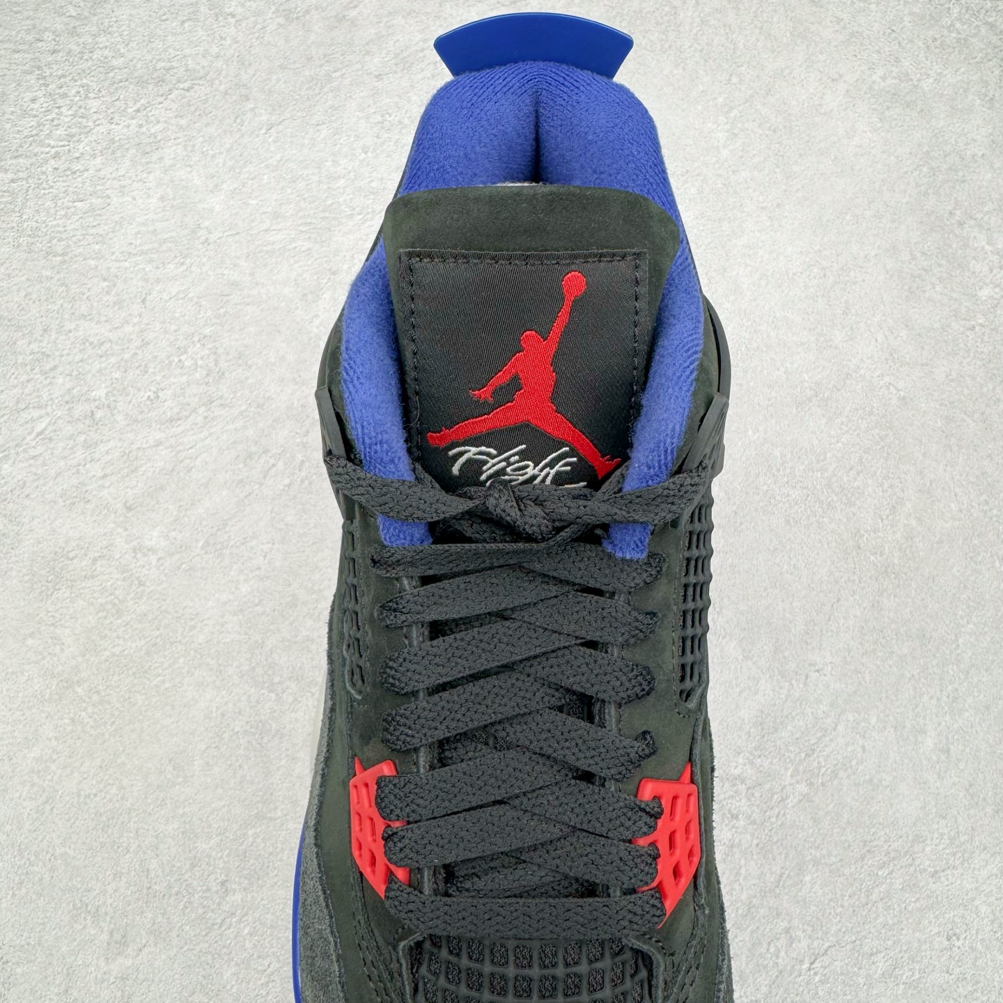图片[5]-＃GX Air Jordan AJ4 Rare Air Laser 稀有空气 黑蓝红 FV5029-003 圈内最强四代 独家外贸特供尺码含 45.5 49.5 50.5 耗时半年巨作 全套原纸板楦头开发 原厂特供皮料加持 确保原汁原味 完美呈现四代版型 一比一鞋头弧度高度鞋身弧度 数据细节工艺流程均保持原鞋一致 原厂TPU网格鞋带扣 正确内里网布 菱角分明不变形无多余毛边 柔软性质感一致于原鞋 市场唯一原厂鞋扣模具 背面可见隐藏注塑口 原厂织唛标 原厂飞人电绣工艺 尾指中部跳三针 独家绑鞋带手法 印刷中底布 四线拉帮 米色美纹纸贴合固定 进口港宝加持 后跟自然饱满 全鞋荧光划线卡点 追求极致完美 每一双都是工艺品 多重QC质检 超越公司货的品控标准 实实在在的免检产品 尺码：40 40.5 41 42 42.5 43 44 44.5 45 45.5 46 47.5 48.5 49.5 50.5-选品中心