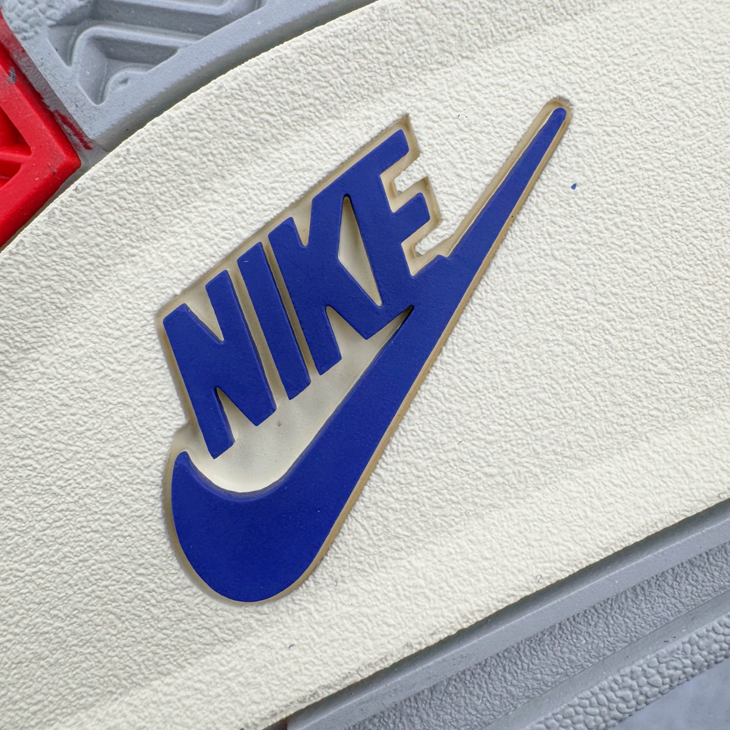 图片[12]-＃GX Air Jordan AJ4 Rare Air Laser 稀有空气 黑蓝红 FV5029-003 圈内最强四代 独家外贸特供尺码含 45.5 49.5 50.5 耗时半年巨作 全套原纸板楦头开发 原厂特供皮料加持 确保原汁原味 完美呈现四代版型 一比一鞋头弧度高度鞋身弧度 数据细节工艺流程均保持原鞋一致 原厂TPU网格鞋带扣 正确内里网布 菱角分明不变形无多余毛边 柔软性质感一致于原鞋 市场唯一原厂鞋扣模具 背面可见隐藏注塑口 原厂织唛标 原厂飞人电绣工艺 尾指中部跳三针 独家绑鞋带手法 印刷中底布 四线拉帮 米色美纹纸贴合固定 进口港宝加持 后跟自然饱满 全鞋荧光划线卡点 追求极致完美 每一双都是工艺品 多重QC质检 超越公司货的品控标准 实实在在的免检产品 尺码：40 40.5 41 42 42.5 43 44 44.5 45 45.5 46 47.5 48.5 49.5 50.5-选品中心