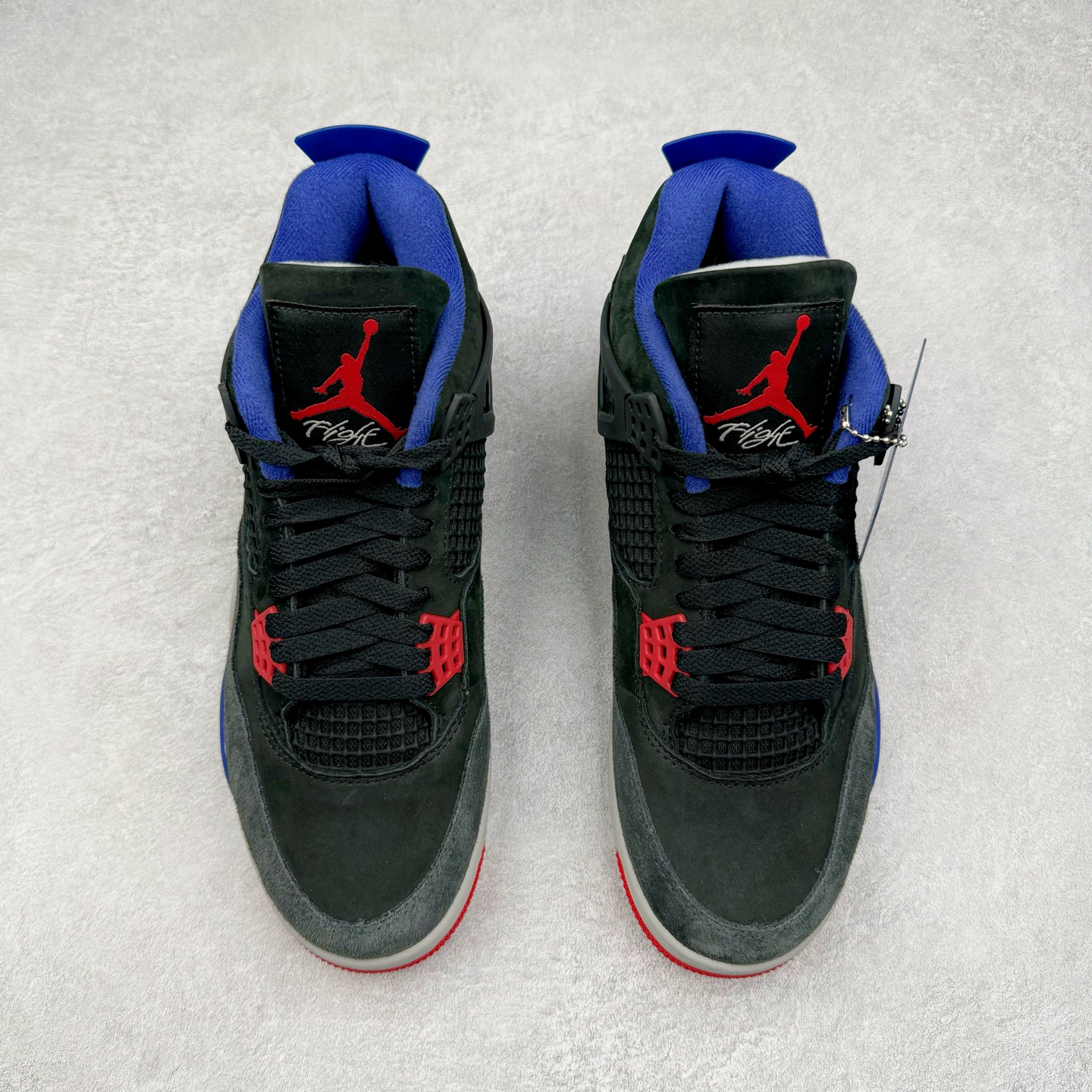 图片[2]-＃GX Air Jordan AJ4 Rare Air Laser 稀有空气 黑蓝红 FV5029-003 圈内最强四代 独家外贸特供尺码含 45.5 49.5 50.5 耗时半年巨作 全套原纸板楦头开发 原厂特供皮料加持 确保原汁原味 完美呈现四代版型 一比一鞋头弧度高度鞋身弧度 数据细节工艺流程均保持原鞋一致 原厂TPU网格鞋带扣 正确内里网布 菱角分明不变形无多余毛边 柔软性质感一致于原鞋 市场唯一原厂鞋扣模具 背面可见隐藏注塑口 原厂织唛标 原厂飞人电绣工艺 尾指中部跳三针 独家绑鞋带手法 印刷中底布 四线拉帮 米色美纹纸贴合固定 进口港宝加持 后跟自然饱满 全鞋荧光划线卡点 追求极致完美 每一双都是工艺品 多重QC质检 超越公司货的品控标准 实实在在的免检产品 尺码：40 40.5 41 42 42.5 43 44 44.5 45 45.5 46 47.5 48.5 49.5 50.5-选品中心
