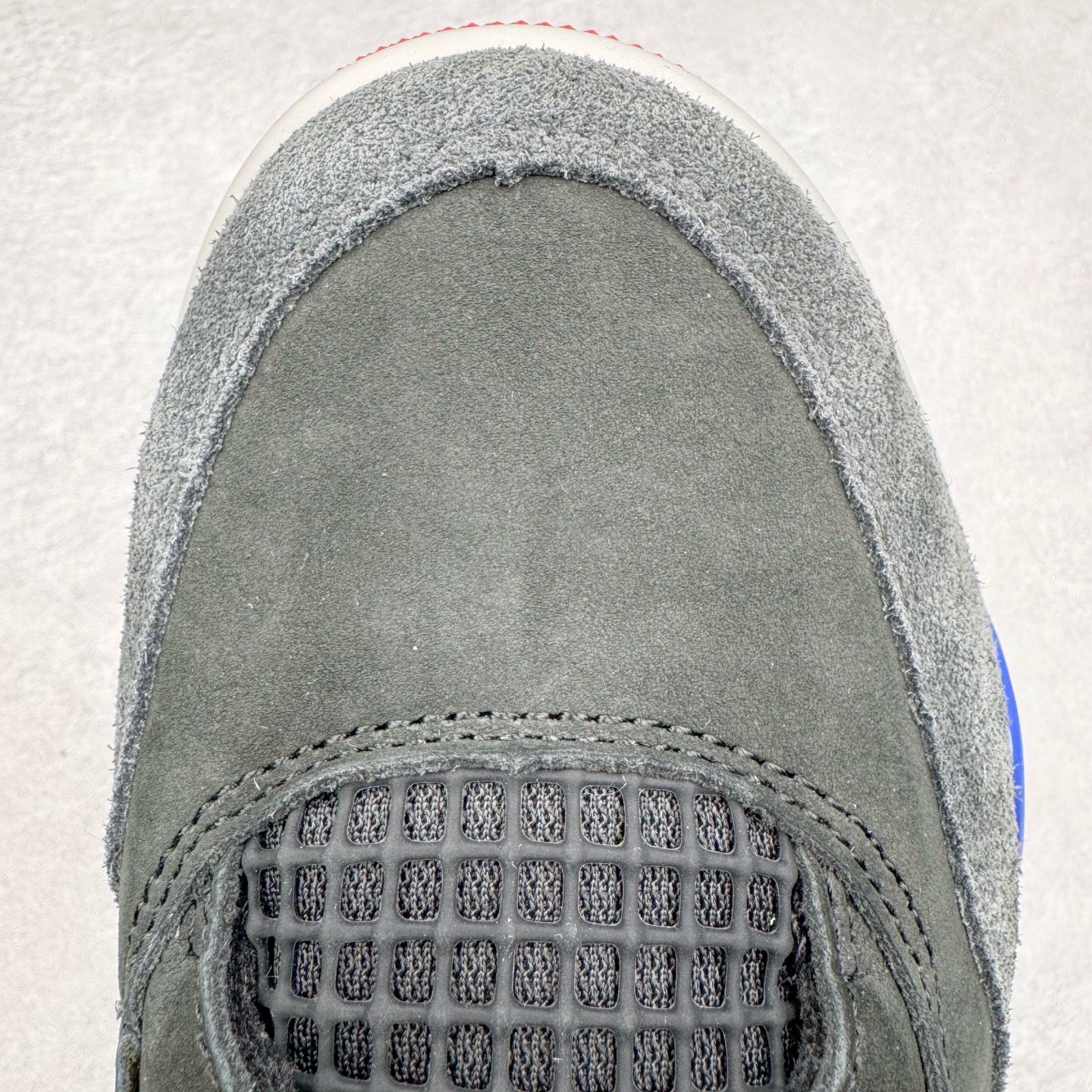 图片[17]-＃GX Air Jordan AJ4 Rare Air Laser 稀有空气 黑蓝红 FV5029-003 圈内最强四代 独家外贸特供尺码含 45.5 49.5 50.5 耗时半年巨作 全套原纸板楦头开发 原厂特供皮料加持 确保原汁原味 完美呈现四代版型 一比一鞋头弧度高度鞋身弧度 数据细节工艺流程均保持原鞋一致 原厂TPU网格鞋带扣 正确内里网布 菱角分明不变形无多余毛边 柔软性质感一致于原鞋 市场唯一原厂鞋扣模具 背面可见隐藏注塑口 原厂织唛标 原厂飞人电绣工艺 尾指中部跳三针 独家绑鞋带手法 印刷中底布 四线拉帮 米色美纹纸贴合固定 进口港宝加持 后跟自然饱满 全鞋荧光划线卡点 追求极致完美 每一双都是工艺品 多重QC质检 超越公司货的品控标准 实实在在的免检产品 尺码：40 40.5 41 42 42.5 43 44 44.5 45 45.5 46 47.5 48.5 49.5 50.5-选品中心