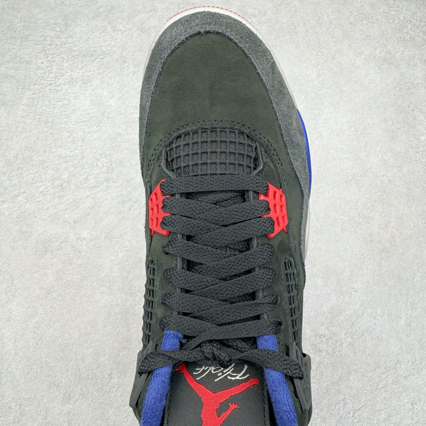 图片[4]-＃GX Air Jordan AJ4 Rare Air Laser 稀有空气 黑蓝红 FV5029-003 圈内最强四代 独家外贸特供尺码含 45.5 49.5 50.5 耗时半年巨作 全套原纸板楦头开发 原厂特供皮料加持 确保原汁原味 完美呈现四代版型 一比一鞋头弧度高度鞋身弧度 数据细节工艺流程均保持原鞋一致 原厂TPU网格鞋带扣 正确内里网布 菱角分明不变形无多余毛边 柔软性质感一致于原鞋 市场唯一原厂鞋扣模具 背面可见隐藏注塑口 原厂织唛标 原厂飞人电绣工艺 尾指中部跳三针 独家绑鞋带手法 印刷中底布 四线拉帮 米色美纹纸贴合固定 进口港宝加持 后跟自然饱满 全鞋荧光划线卡点 追求极致完美 每一双都是工艺品 多重QC质检 超越公司货的品控标准 实实在在的免检产品 尺码：40 40.5 41 42 42.5 43 44 44.5 45 45.5 46 47.5 48.5 49.5 50.5-选品中心