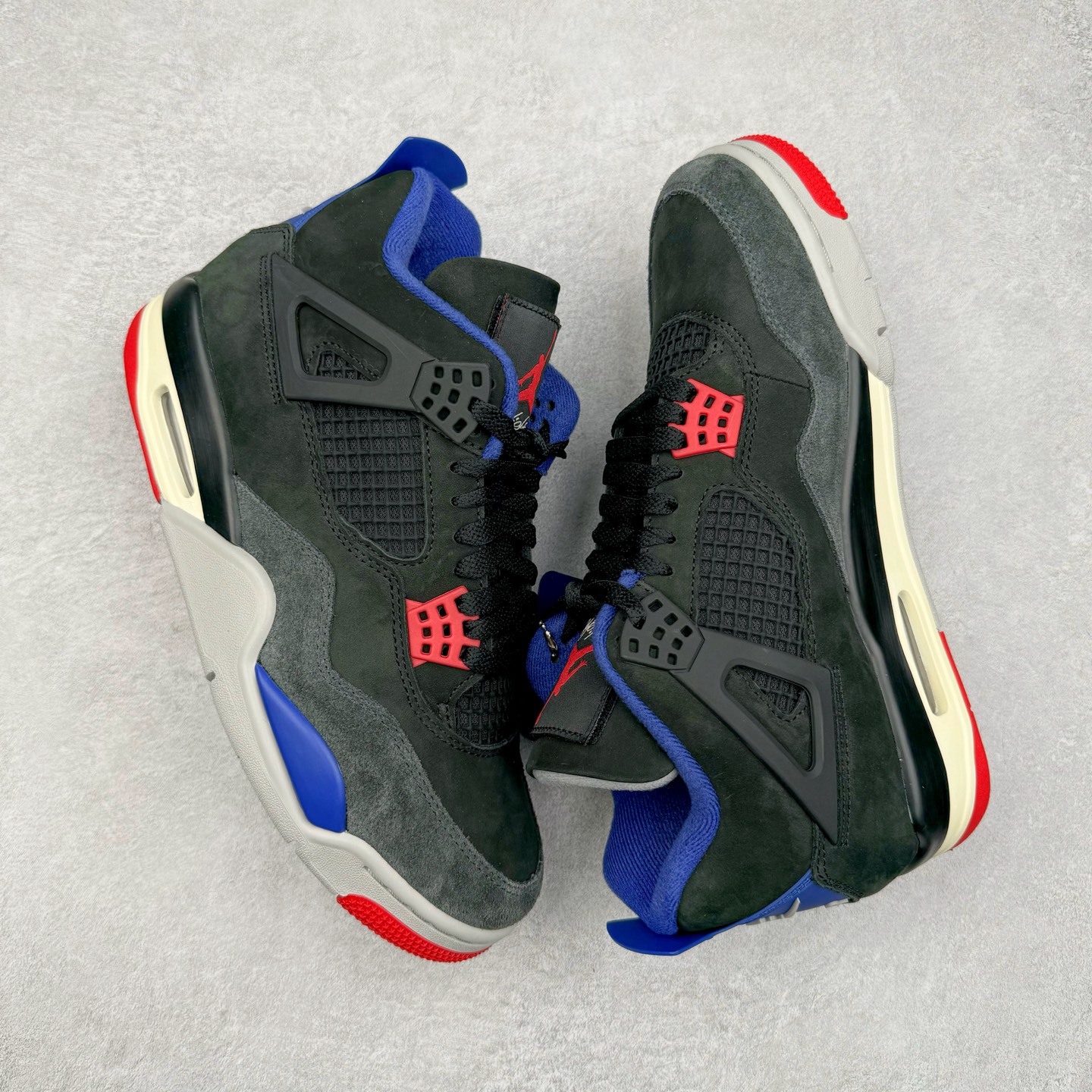 图片[3]-＃GX Air Jordan AJ4 Rare Air Laser 稀有空气 黑蓝红 FV5029-003 圈内最强四代 独家外贸特供尺码含 45.5 49.5 50.5 耗时半年巨作 全套原纸板楦头开发 原厂特供皮料加持 确保原汁原味 完美呈现四代版型 一比一鞋头弧度高度鞋身弧度 数据细节工艺流程均保持原鞋一致 原厂TPU网格鞋带扣 正确内里网布 菱角分明不变形无多余毛边 柔软性质感一致于原鞋 市场唯一原厂鞋扣模具 背面可见隐藏注塑口 原厂织唛标 原厂飞人电绣工艺 尾指中部跳三针 独家绑鞋带手法 印刷中底布 四线拉帮 米色美纹纸贴合固定 进口港宝加持 后跟自然饱满 全鞋荧光划线卡点 追求极致完美 每一双都是工艺品 多重QC质检 超越公司货的品控标准 实实在在的免检产品 尺码：40 40.5 41 42 42.5 43 44 44.5 45 45.5 46 47.5 48.5 49.5 50.5-选品中心