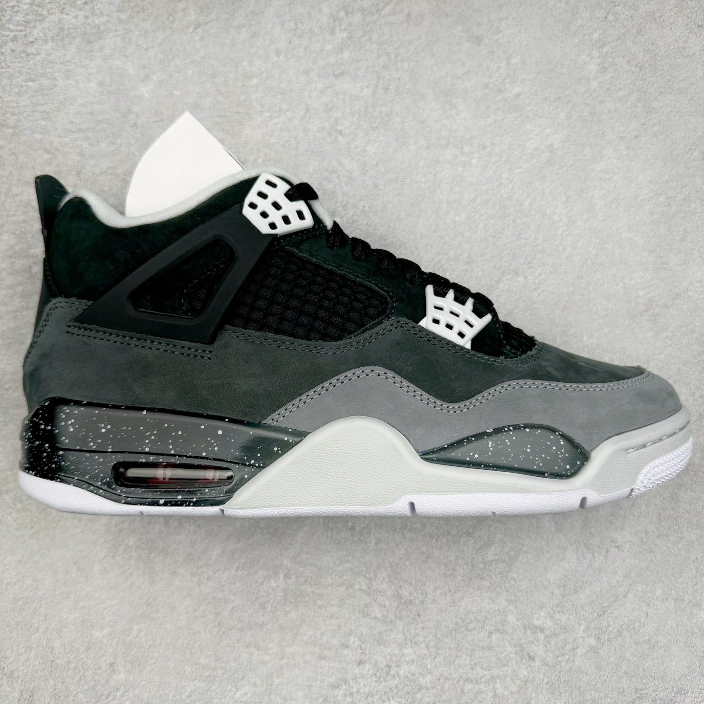 ＃GX Air Jordan AJ4 Retro \\\” Fear \\\” 黑白恐惧 复刻2024版 FQ8138-002 圈内最强四代 独家外贸特供尺码含 45.5 49.5 50.5 耗时半年巨作 全套原纸板楦头开发 原厂特供皮料加持 确保原汁原味 完美呈现四代版型 一比一鞋头弧度高度鞋身弧度 数据细节工艺流程均保持原鞋一致 原厂TPU网格鞋带扣 正确内里网布 菱角分明不变形无多余毛边 柔软性质感一致于原鞋 市场唯一原厂鞋扣模具 背面可见隐藏注塑口 原厂织唛标 原厂飞人电绣工艺 尾指中部跳三针 独家绑鞋带手法 印刷中底布 四线拉帮 米色美纹纸贴合固定 进口港宝加持 后跟自然饱满 全鞋荧光划线卡点 追求极致完美 每一双都是工艺品 多重QC质检 超越公司货的品控标准 实实在在的免检产品 尺码：40 40.5 41 42 42.5 43 44 44.5 45 45.5 46 47.5 48.5 49.5 50.5-选品中心