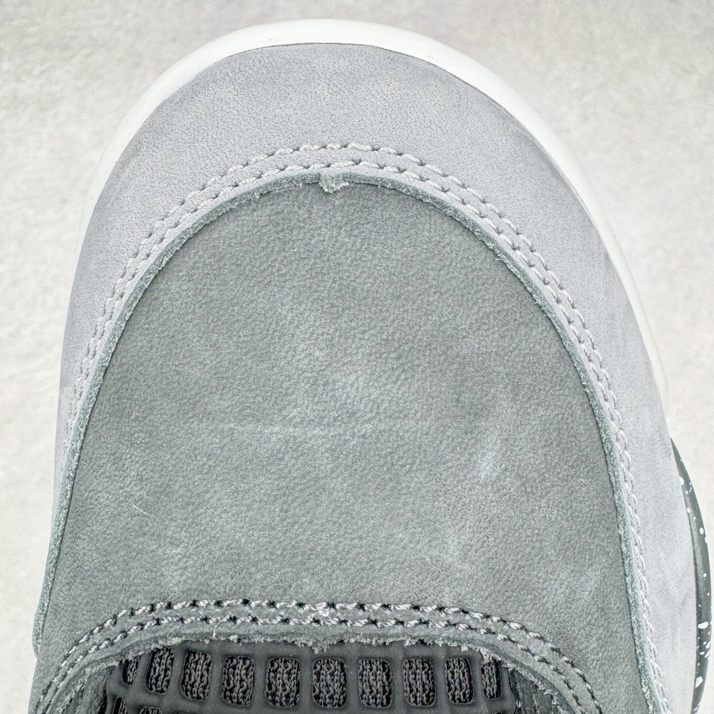 图片[16]-＃GX Air Jordan AJ4 Retro \\\” Fear \\\” 黑白恐惧 复刻2024版 FQ8138-002 圈内最强四代 独家外贸特供尺码含 45.5 49.5 50.5 耗时半年巨作 全套原纸板楦头开发 原厂特供皮料加持 确保原汁原味 完美呈现四代版型 一比一鞋头弧度高度鞋身弧度 数据细节工艺流程均保持原鞋一致 原厂TPU网格鞋带扣 正确内里网布 菱角分明不变形无多余毛边 柔软性质感一致于原鞋 市场唯一原厂鞋扣模具 背面可见隐藏注塑口 原厂织唛标 原厂飞人电绣工艺 尾指中部跳三针 独家绑鞋带手法 印刷中底布 四线拉帮 米色美纹纸贴合固定 进口港宝加持 后跟自然饱满 全鞋荧光划线卡点 追求极致完美 每一双都是工艺品 多重QC质检 超越公司货的品控标准 实实在在的免检产品 尺码：40 40.5 41 42 42.5 43 44 44.5 45 45.5 46 47.5 48.5 49.5 50.5-选品中心