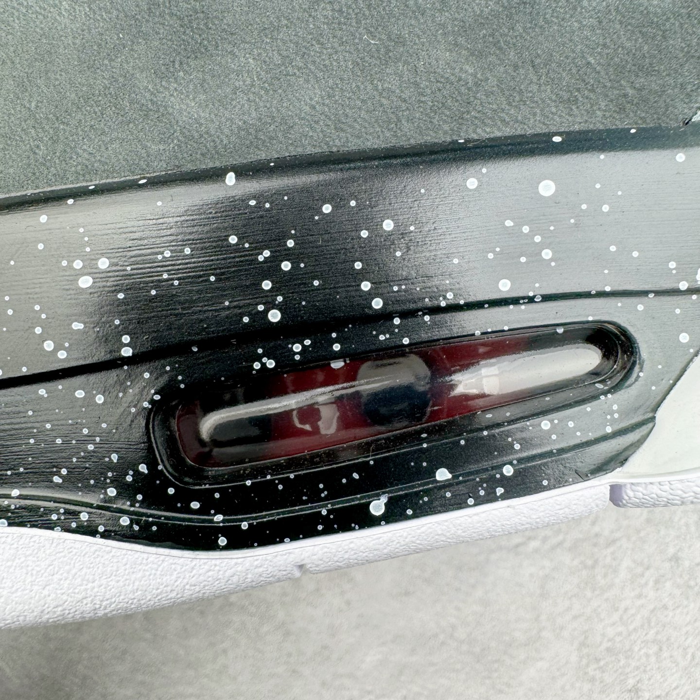 图片[12]-＃GX Air Jordan AJ4 Retro \\\” Fear \\\” 黑白恐惧 复刻2024版 FQ8138-002 圈内最强四代 独家外贸特供尺码含 45.5 49.5 50.5 耗时半年巨作 全套原纸板楦头开发 原厂特供皮料加持 确保原汁原味 完美呈现四代版型 一比一鞋头弧度高度鞋身弧度 数据细节工艺流程均保持原鞋一致 原厂TPU网格鞋带扣 正确内里网布 菱角分明不变形无多余毛边 柔软性质感一致于原鞋 市场唯一原厂鞋扣模具 背面可见隐藏注塑口 原厂织唛标 原厂飞人电绣工艺 尾指中部跳三针 独家绑鞋带手法 印刷中底布 四线拉帮 米色美纹纸贴合固定 进口港宝加持 后跟自然饱满 全鞋荧光划线卡点 追求极致完美 每一双都是工艺品 多重QC质检 超越公司货的品控标准 实实在在的免检产品 尺码：40 40.5 41 42 42.5 43 44 44.5 45 45.5 46 47.5 48.5 49.5 50.5-选品中心