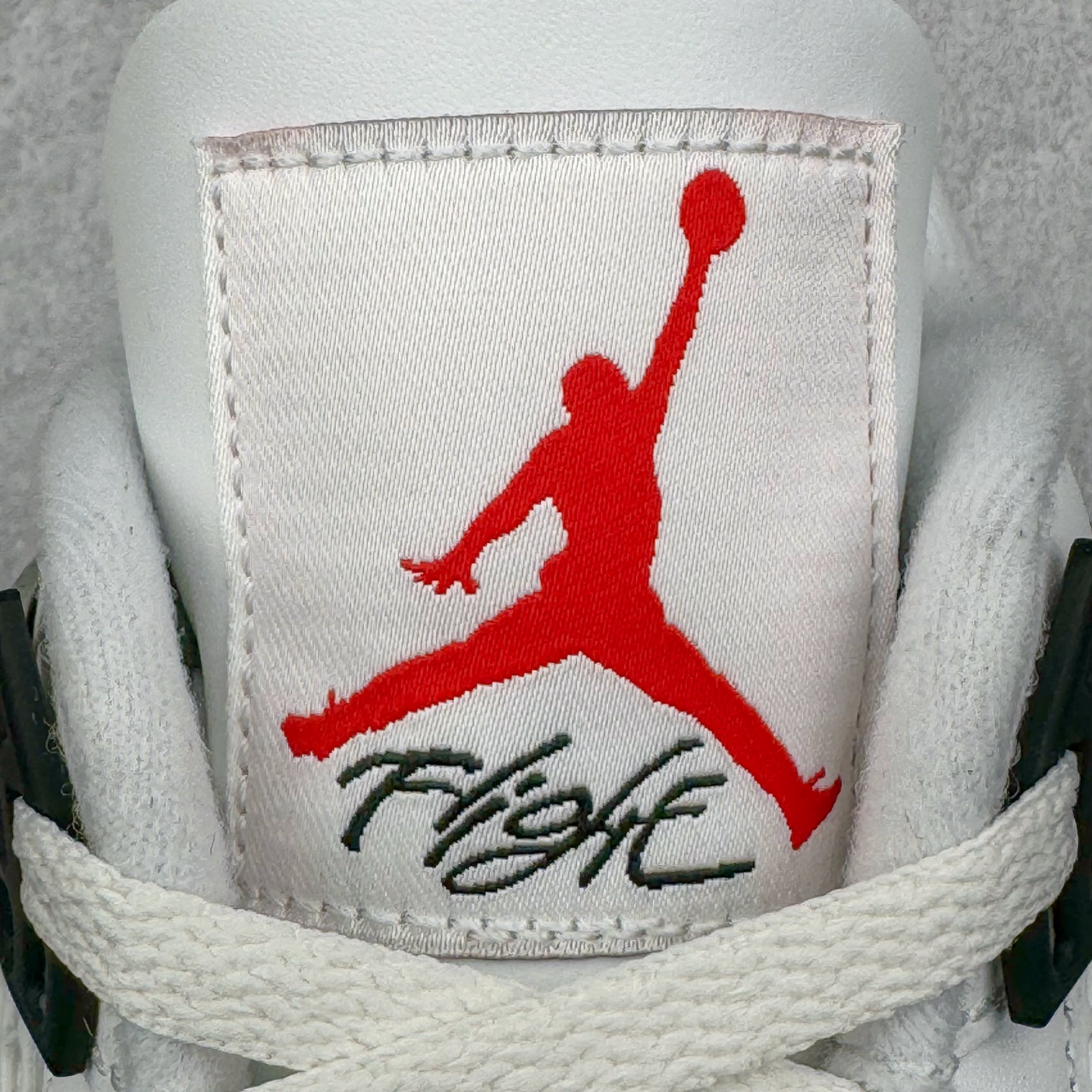 图片[18]-＃Ljr Air Jordan AJ4 Retro \\\”White Cement\\\” 白水泥 复刻2025版 FV5029-100 圈内高端零售标杆 独家外贸特供 耗时半年巨作 全套原纸板楦头开发 原厂特供皮料加持 确保原汁原味 完美呈现四代版型 一比一鞋头弧度高度鞋身弧度 数据细节工艺流程均保持原鞋一致 原厂TPU网格鞋带扣 正确内里网布 菱角分明不变形无多余毛边 柔软性质感一致于原鞋 市场唯一原厂鞋扣模具 背面可见隐藏注塑口 原厂织唛标 原厂飞人电绣工艺 尾指中部跳三针 独家绑鞋带手法 印刷中底布 四线拉帮 米色美纹纸贴合固定 进口港宝加持 后跟自然饱满 全鞋荧光划线卡点 追求极致完美 每一双都是工艺品 多重QC质检 超越公司货的品控标准 实实在在的免检产品 尺码：40.5 41 42 42.5 43 44 44.5 45 45.5 46 47.5 48.5-选品中心