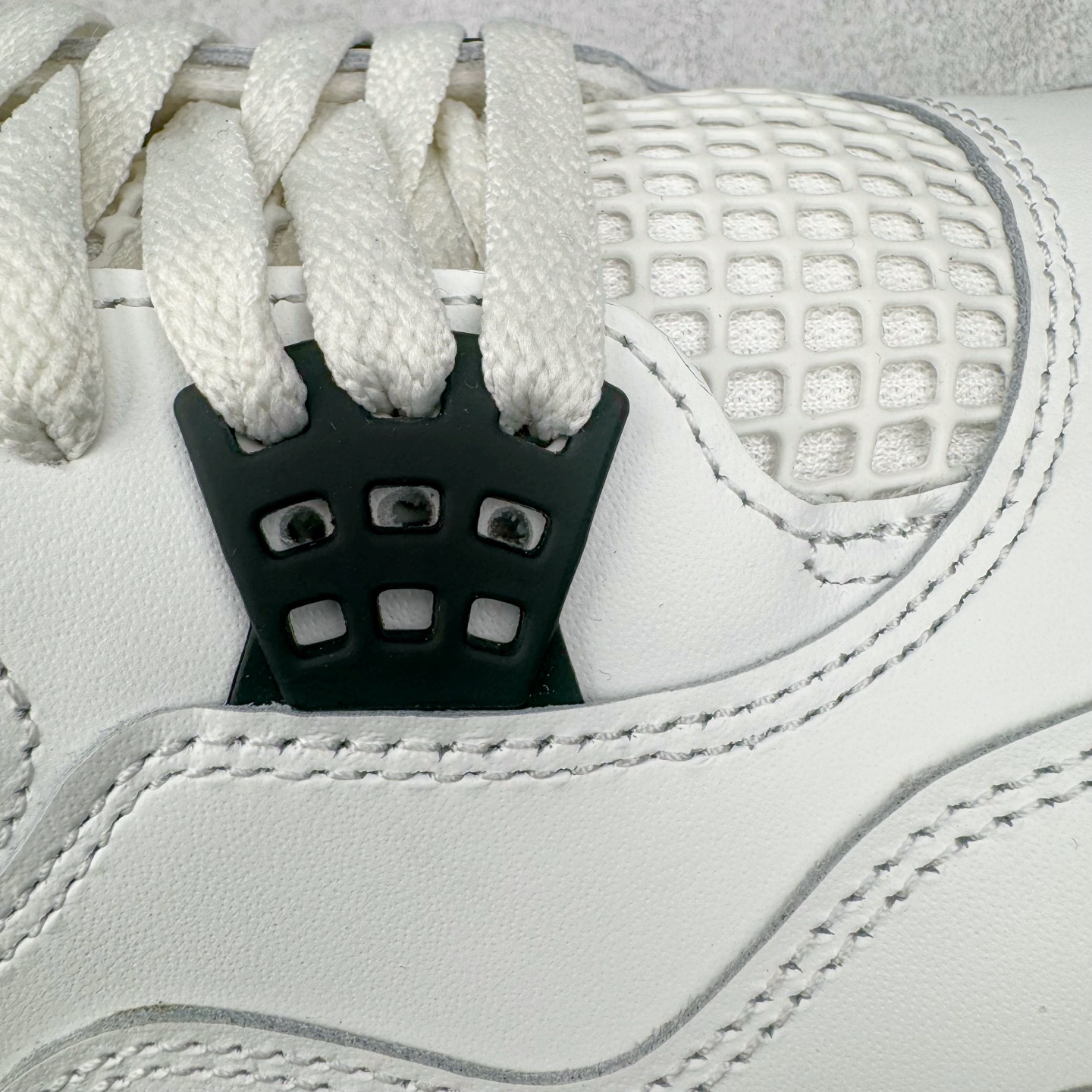 图片[16]-＃Ljr Air Jordan AJ4 Retro \\\”White Cement\\\” 白水泥 复刻2025版 FV5029-100 圈内高端零售标杆 独家外贸特供 耗时半年巨作 全套原纸板楦头开发 原厂特供皮料加持 确保原汁原味 完美呈现四代版型 一比一鞋头弧度高度鞋身弧度 数据细节工艺流程均保持原鞋一致 原厂TPU网格鞋带扣 正确内里网布 菱角分明不变形无多余毛边 柔软性质感一致于原鞋 市场唯一原厂鞋扣模具 背面可见隐藏注塑口 原厂织唛标 原厂飞人电绣工艺 尾指中部跳三针 独家绑鞋带手法 印刷中底布 四线拉帮 米色美纹纸贴合固定 进口港宝加持 后跟自然饱满 全鞋荧光划线卡点 追求极致完美 每一双都是工艺品 多重QC质检 超越公司货的品控标准 实实在在的免检产品 尺码：40.5 41 42 42.5 43 44 44.5 45 45.5 46 47.5 48.5-选品中心
