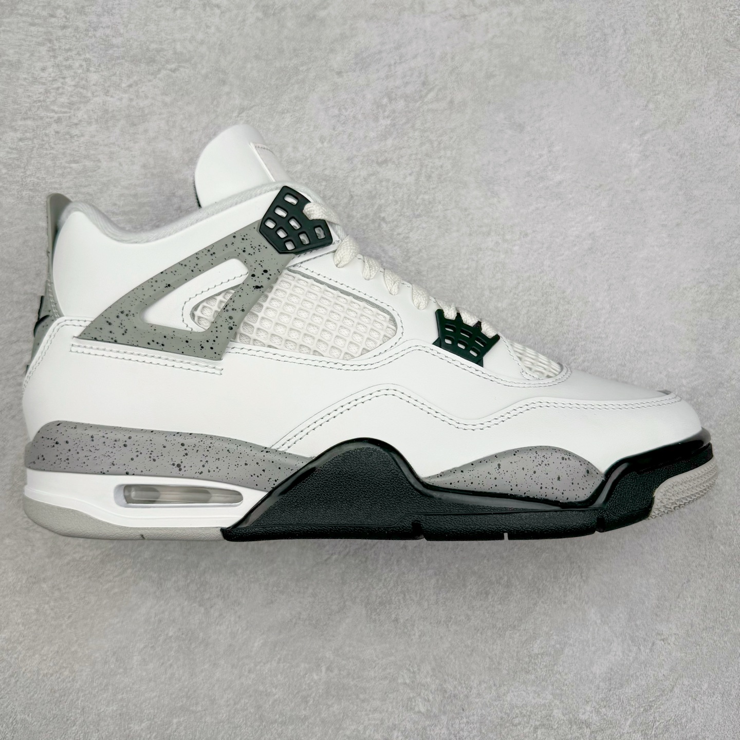 ＃Ljr Air Jordan AJ4 Retro \\\”White Cement\\\” 白水泥 复刻2025版 FV5029-100 圈内高端零售标杆 独家外贸特供 耗时半年巨作 全套原纸板楦头开发 原厂特供皮料加持 确保原汁原味 完美呈现四代版型 一比一鞋头弧度高度鞋身弧度 数据细节工艺流程均保持原鞋一致 原厂TPU网格鞋带扣 正确内里网布 菱角分明不变形无多余毛边 柔软性质感一致于原鞋 市场唯一原厂鞋扣模具 背面可见隐藏注塑口 原厂织唛标 原厂飞人电绣工艺 尾指中部跳三针 独家绑鞋带手法 印刷中底布 四线拉帮 米色美纹纸贴合固定 进口港宝加持 后跟自然饱满 全鞋荧光划线卡点 追求极致完美 每一双都是工艺品 多重QC质检 超越公司货的品控标准 实实在在的免检产品 尺码：40.5 41 42 42.5 43 44 44.5 45 45.5 46 47.5 48.5-选品中心