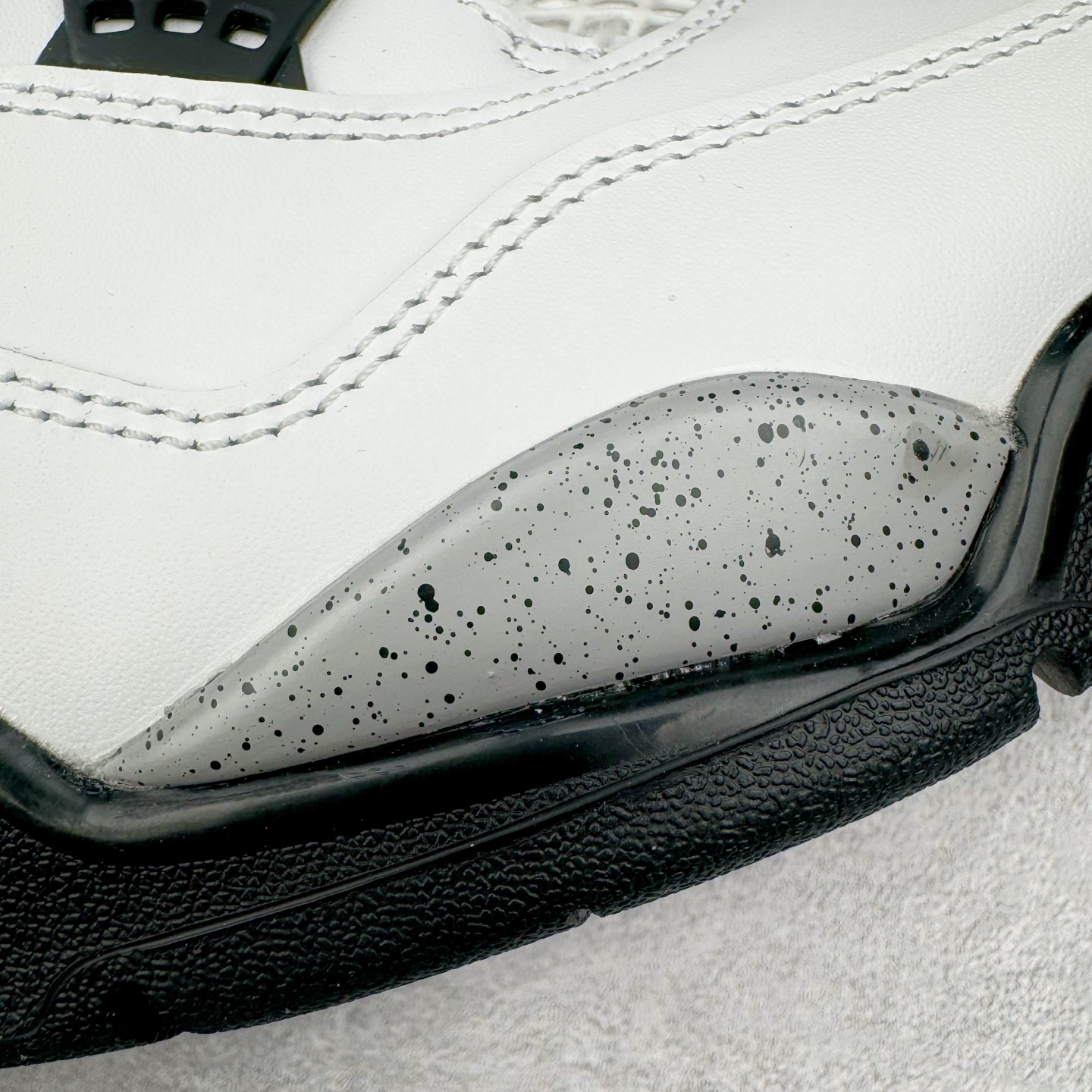 图片[12]-＃Ljr Air Jordan AJ4 Retro \\\”White Cement\\\” 白水泥 复刻2025版 FV5029-100 圈内高端零售标杆 独家外贸特供 耗时半年巨作 全套原纸板楦头开发 原厂特供皮料加持 确保原汁原味 完美呈现四代版型 一比一鞋头弧度高度鞋身弧度 数据细节工艺流程均保持原鞋一致 原厂TPU网格鞋带扣 正确内里网布 菱角分明不变形无多余毛边 柔软性质感一致于原鞋 市场唯一原厂鞋扣模具 背面可见隐藏注塑口 原厂织唛标 原厂飞人电绣工艺 尾指中部跳三针 独家绑鞋带手法 印刷中底布 四线拉帮 米色美纹纸贴合固定 进口港宝加持 后跟自然饱满 全鞋荧光划线卡点 追求极致完美 每一双都是工艺品 多重QC质检 超越公司货的品控标准 实实在在的免检产品 尺码：40.5 41 42 42.5 43 44 44.5 45 45.5 46 47.5 48.5-选品中心