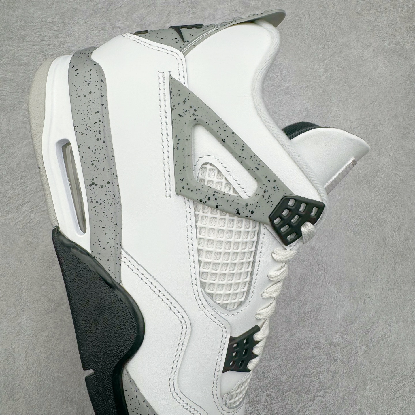 图片[6]-＃Ljr Air Jordan AJ4 Retro \\\”White Cement\\\” 白水泥 复刻2025版 FV5029-100 圈内高端零售标杆 独家外贸特供 耗时半年巨作 全套原纸板楦头开发 原厂特供皮料加持 确保原汁原味 完美呈现四代版型 一比一鞋头弧度高度鞋身弧度 数据细节工艺流程均保持原鞋一致 原厂TPU网格鞋带扣 正确内里网布 菱角分明不变形无多余毛边 柔软性质感一致于原鞋 市场唯一原厂鞋扣模具 背面可见隐藏注塑口 原厂织唛标 原厂飞人电绣工艺 尾指中部跳三针 独家绑鞋带手法 印刷中底布 四线拉帮 米色美纹纸贴合固定 进口港宝加持 后跟自然饱满 全鞋荧光划线卡点 追求极致完美 每一双都是工艺品 多重QC质检 超越公司货的品控标准 实实在在的免检产品 尺码：40.5 41 42 42.5 43 44 44.5 45 45.5 46 47.5 48.5-选品中心