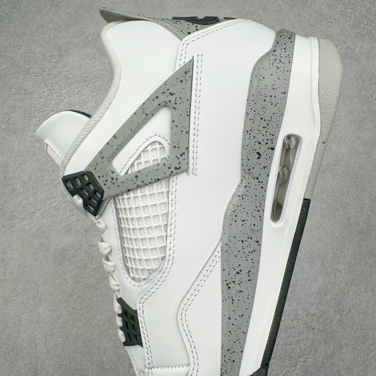 图片[7]-＃Ljr Air Jordan AJ4 Retro \\\”White Cement\\\” 白水泥 复刻2025版 FV5029-100 圈内高端零售标杆 独家外贸特供 耗时半年巨作 全套原纸板楦头开发 原厂特供皮料加持 确保原汁原味 完美呈现四代版型 一比一鞋头弧度高度鞋身弧度 数据细节工艺流程均保持原鞋一致 原厂TPU网格鞋带扣 正确内里网布 菱角分明不变形无多余毛边 柔软性质感一致于原鞋 市场唯一原厂鞋扣模具 背面可见隐藏注塑口 原厂织唛标 原厂飞人电绣工艺 尾指中部跳三针 独家绑鞋带手法 印刷中底布 四线拉帮 米色美纹纸贴合固定 进口港宝加持 后跟自然饱满 全鞋荧光划线卡点 追求极致完美 每一双都是工艺品 多重QC质检 超越公司货的品控标准 实实在在的免检产品 尺码：40.5 41 42 42.5 43 44 44.5 45 45.5 46 47.5 48.5-选品中心