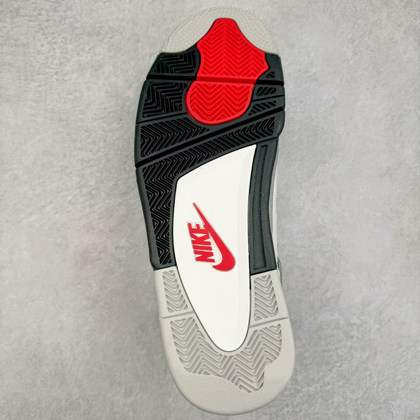 图片[9]-＃Ljr Air Jordan AJ4 Retro \\\”White Cement\\\” 白水泥 复刻2025版 FV5029-100 圈内高端零售标杆 独家外贸特供 耗时半年巨作 全套原纸板楦头开发 原厂特供皮料加持 确保原汁原味 完美呈现四代版型 一比一鞋头弧度高度鞋身弧度 数据细节工艺流程均保持原鞋一致 原厂TPU网格鞋带扣 正确内里网布 菱角分明不变形无多余毛边 柔软性质感一致于原鞋 市场唯一原厂鞋扣模具 背面可见隐藏注塑口 原厂织唛标 原厂飞人电绣工艺 尾指中部跳三针 独家绑鞋带手法 印刷中底布 四线拉帮 米色美纹纸贴合固定 进口港宝加持 后跟自然饱满 全鞋荧光划线卡点 追求极致完美 每一双都是工艺品 多重QC质检 超越公司货的品控标准 实实在在的免检产品 尺码：40.5 41 42 42.5 43 44 44.5 45 45.5 46 47.5 48.5-选品中心