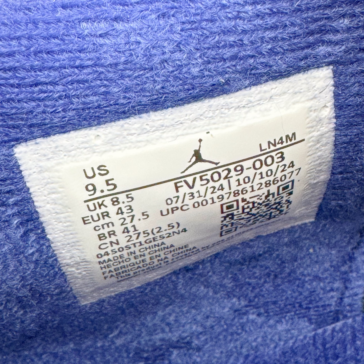 图片[20]-＃Ljr Air Jordan AJ4 Rare Air Laser 稀有空气 黑蓝红 FV5029-003 圈内高端零售标杆 独家外贸特供 耗时半年巨作 全套原纸板楦头开发 原厂特供皮料加持 确保原汁原味 完美呈现四代版型 一比一鞋头弧度高度鞋身弧度 数据细节工艺流程均保持原鞋一致 原厂TPU网格鞋带扣 正确内里网布 菱角分明不变形无多余毛边 柔软性质感一致于原鞋 市场唯一原厂鞋扣模具 背面可见隐藏注塑口 原厂织唛标 原厂飞人电绣工艺 尾指中部跳三针 独家绑鞋带手法 印刷中底布 四线拉帮 米色美纹纸贴合固定 进口港宝加持 后跟自然饱满 全鞋荧光划线卡点 追求极致完美 每一双都是工艺品 多重QC质检 超越公司货的品控标准 实实在在的免检产品 尺码：40.5 41 42 42.5 43 44 44.5 45 45.5 46 47.5 48.5-选品中心