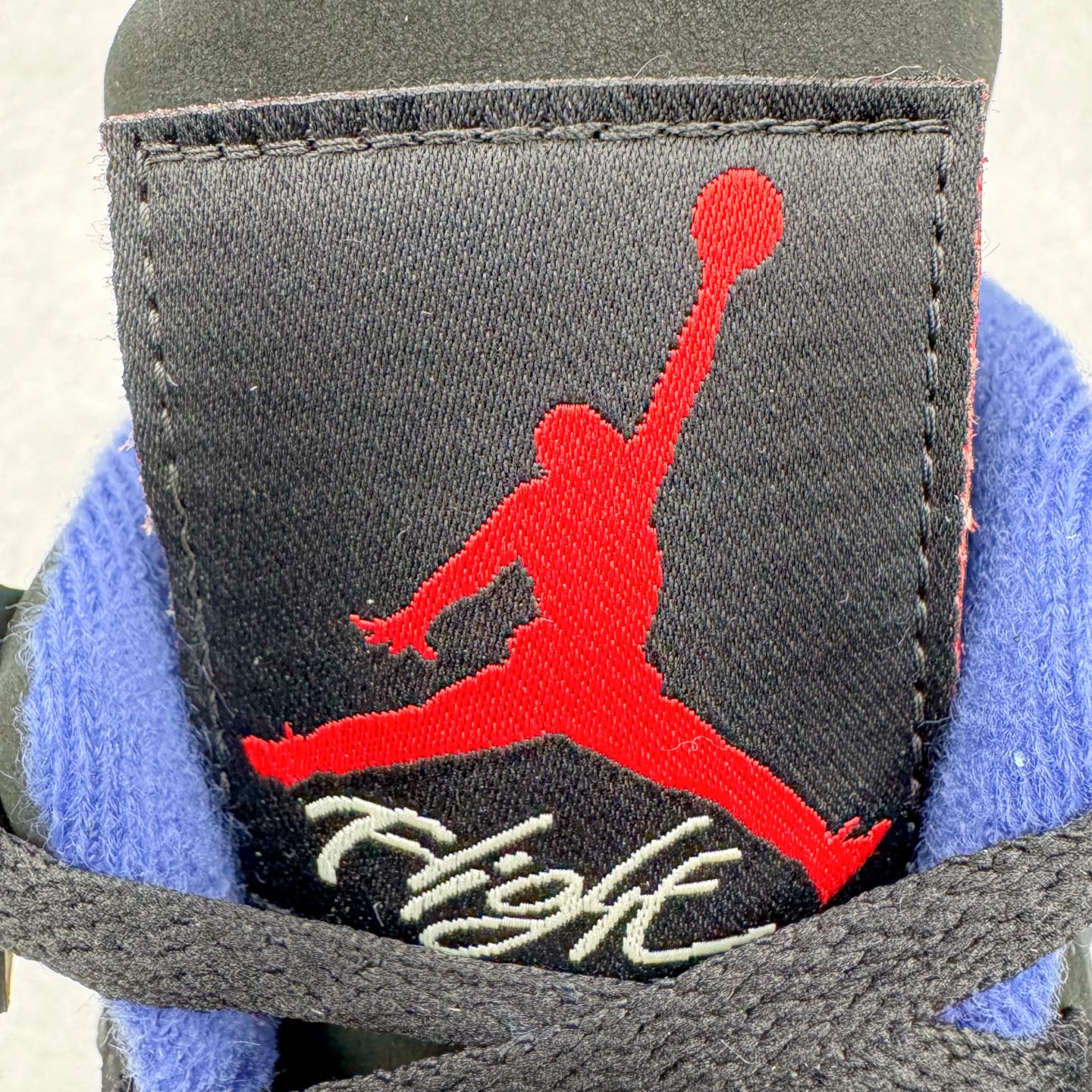 图片[19]-＃Ljr Air Jordan AJ4 Rare Air Laser 稀有空气 黑蓝红 FV5029-003 圈内高端零售标杆 独家外贸特供 耗时半年巨作 全套原纸板楦头开发 原厂特供皮料加持 确保原汁原味 完美呈现四代版型 一比一鞋头弧度高度鞋身弧度 数据细节工艺流程均保持原鞋一致 原厂TPU网格鞋带扣 正确内里网布 菱角分明不变形无多余毛边 柔软性质感一致于原鞋 市场唯一原厂鞋扣模具 背面可见隐藏注塑口 原厂织唛标 原厂飞人电绣工艺 尾指中部跳三针 独家绑鞋带手法 印刷中底布 四线拉帮 米色美纹纸贴合固定 进口港宝加持 后跟自然饱满 全鞋荧光划线卡点 追求极致完美 每一双都是工艺品 多重QC质检 超越公司货的品控标准 实实在在的免检产品 尺码：40.5 41 42 42.5 43 44 44.5 45 45.5 46 47.5 48.5-选品中心