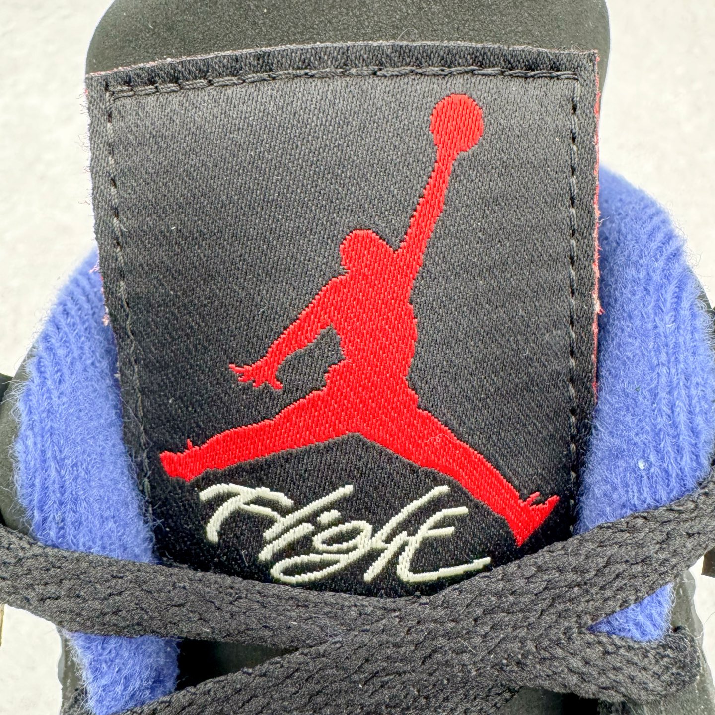 图片[17]-＃Ljr Air Jordan AJ4 Rare Air Laser 稀有空气 黑蓝红 FV5029-003 圈内高端零售标杆 独家外贸特供 耗时半年巨作 全套原纸板楦头开发 原厂特供皮料加持 确保原汁原味 完美呈现四代版型 一比一鞋头弧度高度鞋身弧度 数据细节工艺流程均保持原鞋一致 原厂TPU网格鞋带扣 正确内里网布 菱角分明不变形无多余毛边 柔软性质感一致于原鞋 市场唯一原厂鞋扣模具 背面可见隐藏注塑口 原厂织唛标 原厂飞人电绣工艺 尾指中部跳三针 独家绑鞋带手法 印刷中底布 四线拉帮 米色美纹纸贴合固定 进口港宝加持 后跟自然饱满 全鞋荧光划线卡点 追求极致完美 每一双都是工艺品 多重QC质检 超越公司货的品控标准 实实在在的免检产品 尺码：40.5 41 42 42.5 43 44 44.5 45 45.5 46 47.5 48.5-选品中心