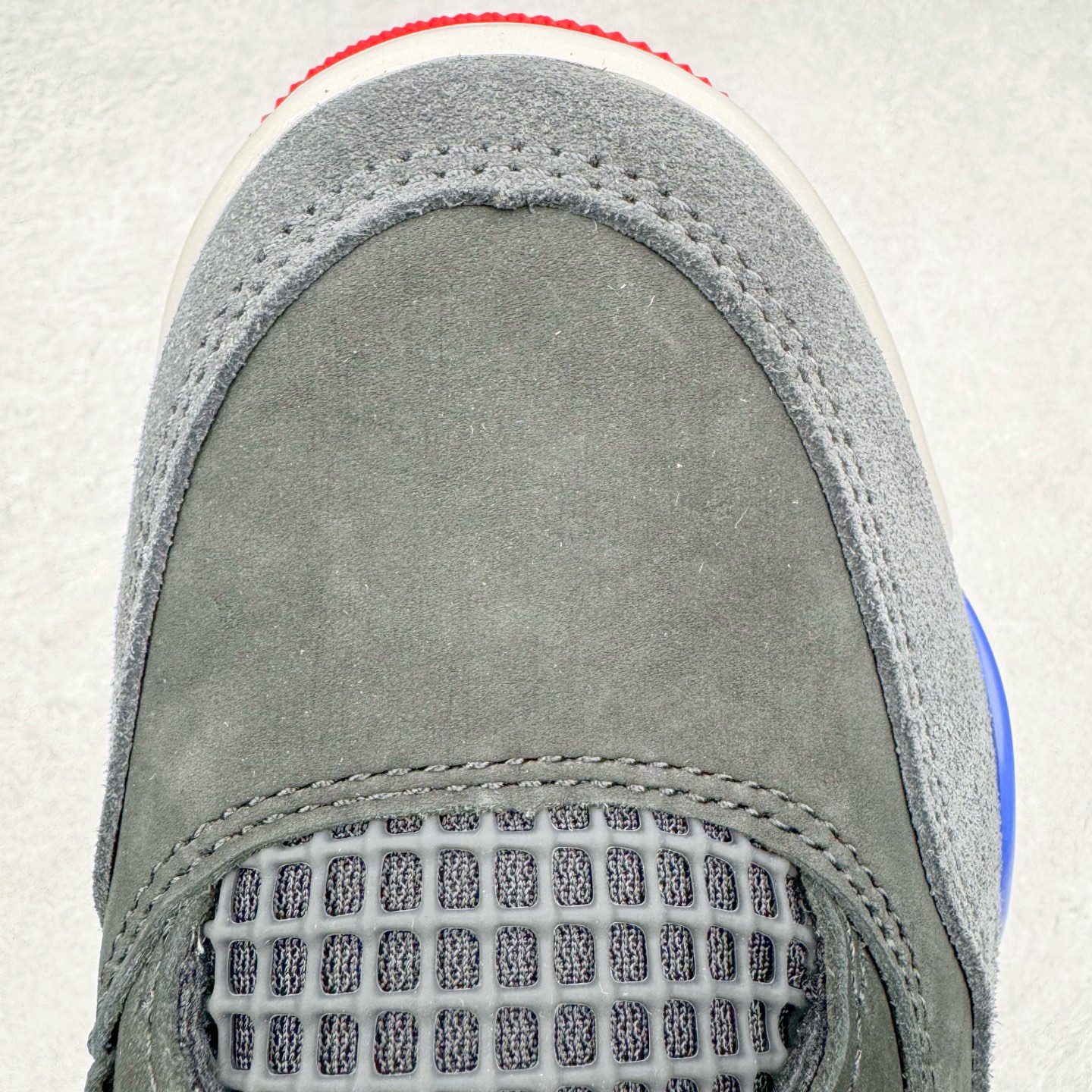 图片[16]-＃Ljr Air Jordan AJ4 Rare Air Laser 稀有空气 黑蓝红 FV5029-003 圈内高端零售标杆 独家外贸特供 耗时半年巨作 全套原纸板楦头开发 原厂特供皮料加持 确保原汁原味 完美呈现四代版型 一比一鞋头弧度高度鞋身弧度 数据细节工艺流程均保持原鞋一致 原厂TPU网格鞋带扣 正确内里网布 菱角分明不变形无多余毛边 柔软性质感一致于原鞋 市场唯一原厂鞋扣模具 背面可见隐藏注塑口 原厂织唛标 原厂飞人电绣工艺 尾指中部跳三针 独家绑鞋带手法 印刷中底布 四线拉帮 米色美纹纸贴合固定 进口港宝加持 后跟自然饱满 全鞋荧光划线卡点 追求极致完美 每一双都是工艺品 多重QC质检 超越公司货的品控标准 实实在在的免检产品 尺码：40.5 41 42 42.5 43 44 44.5 45 45.5 46 47.5 48.5-选品中心