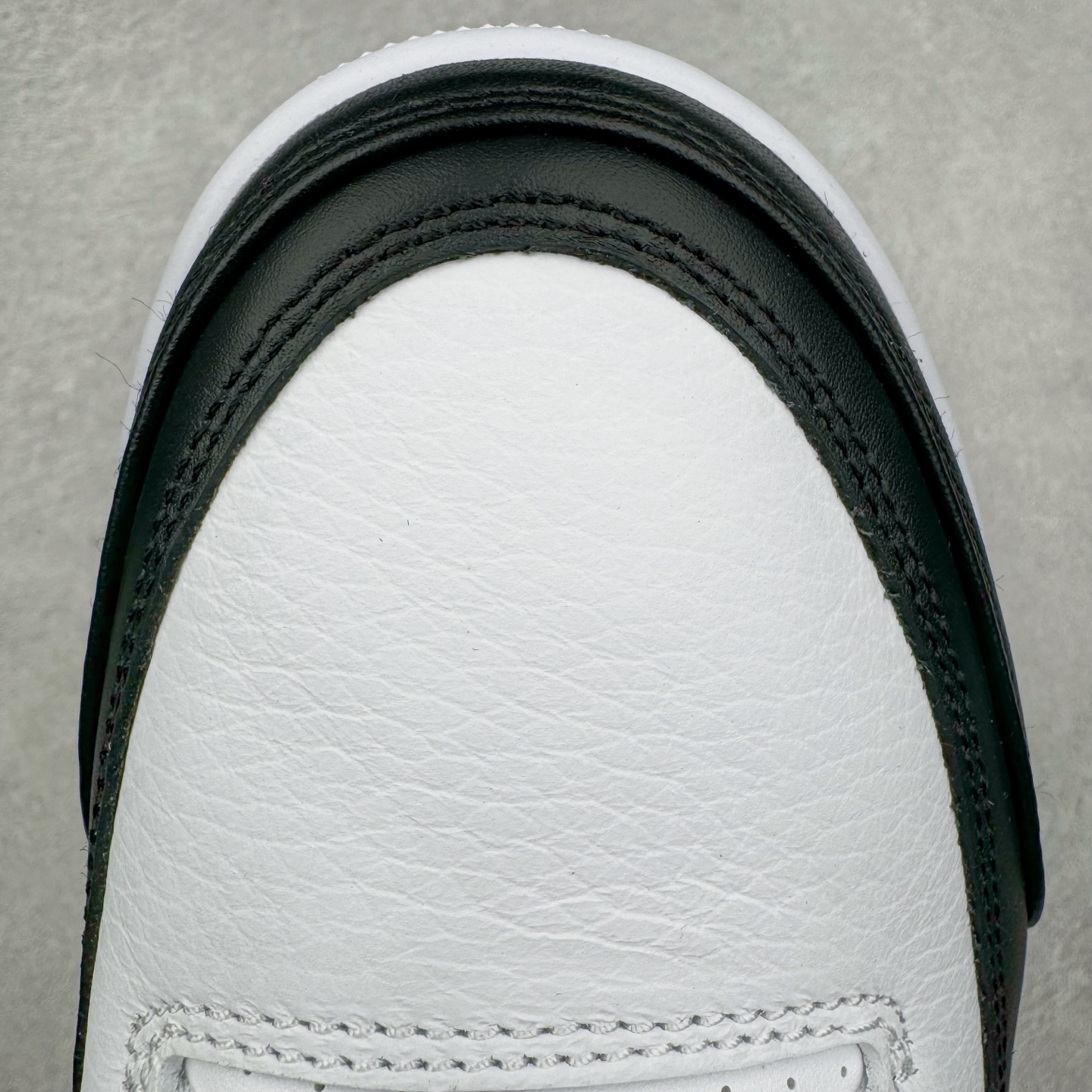 图片[17]-＃GX纯原 Fragment Design x Air Jordan AJ3 Retro 藤原浩闪电联名 DA3595-100 匠心打造 开发时长超过半年 目前可过各类鉴定或无法鉴定 裸鞋随便操作 全套原纸板楦头开发 原厂大底磨具加持立体防滑纹理 原装可视Air Sole气垫 原汁原味最完美的三代版型 唯一正确鞋头趴度弧度高度鞋身腰线 原厂TPU彩虹扎染后跟饰片 正确内里反口里网布 皮料菱角分明不变形无多余毛边 广东原厂zp同批次手工大底描漆拉丝 市场唯一原厂鞋扣模具 原厂织唛标 原厂飞人电绣工艺 尾指中部跳三针 独家绑鞋带手法 印刷中底布 四线拉帮 米色美纹纸贴合固定 进口港宝加持 后跟自然饱满 全鞋荧光划线卡点 追求极致完美 每一双都是工艺品 多重QC质检 超越公司货的品控标准 实实在在的免检产品 尺码：40 40.5 41 42 42.5 43 44 44.5 45 45.5 46 47.5 48.5-选品中心